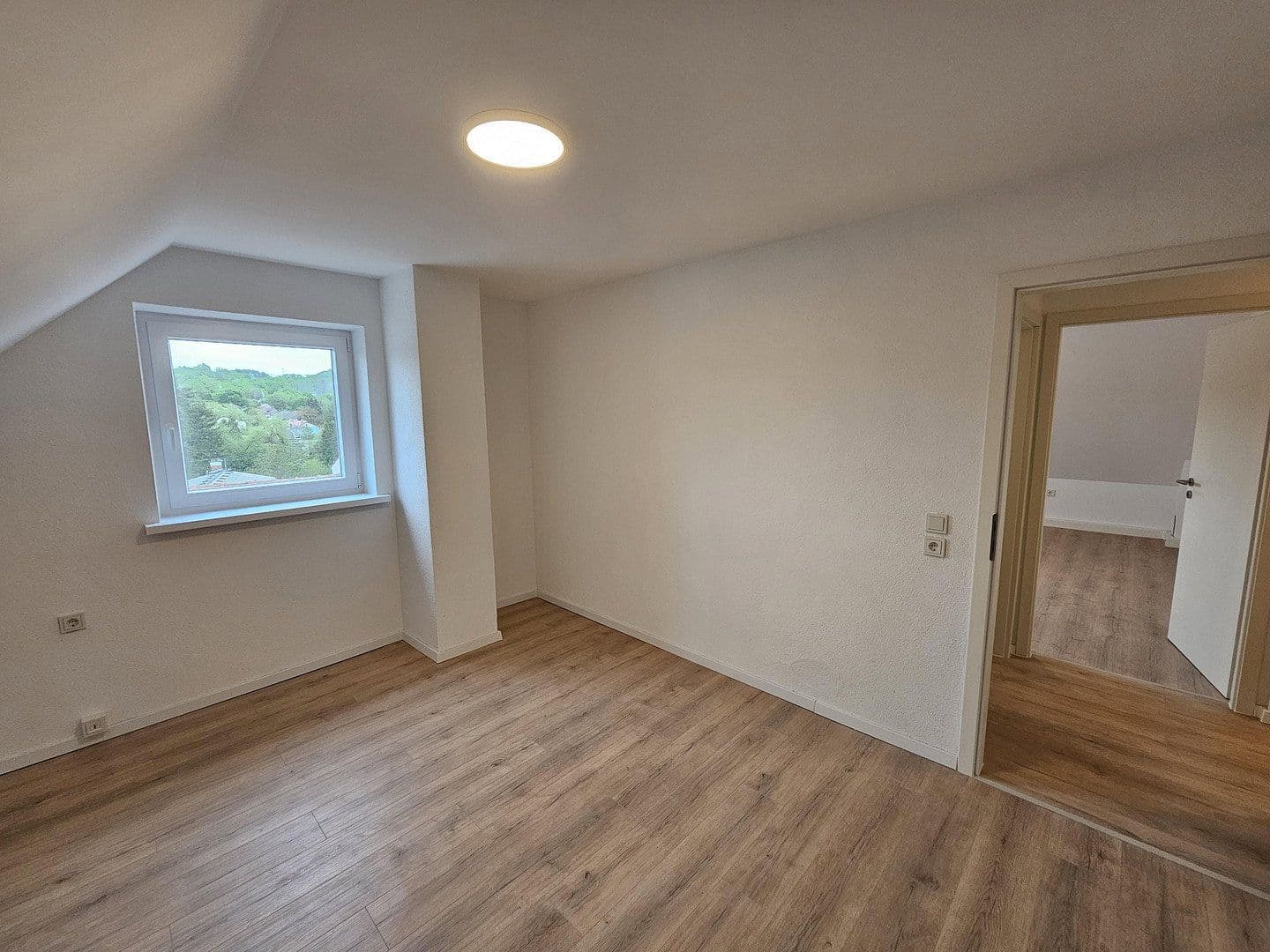 Pronájem bytu 3+1 58 m², Brückenstraße 26, Schiffweiler, Země Sársko Pronájem bytu 3+1 58 m², Brückenstraße 26, Schiffweiler, Země Sársko