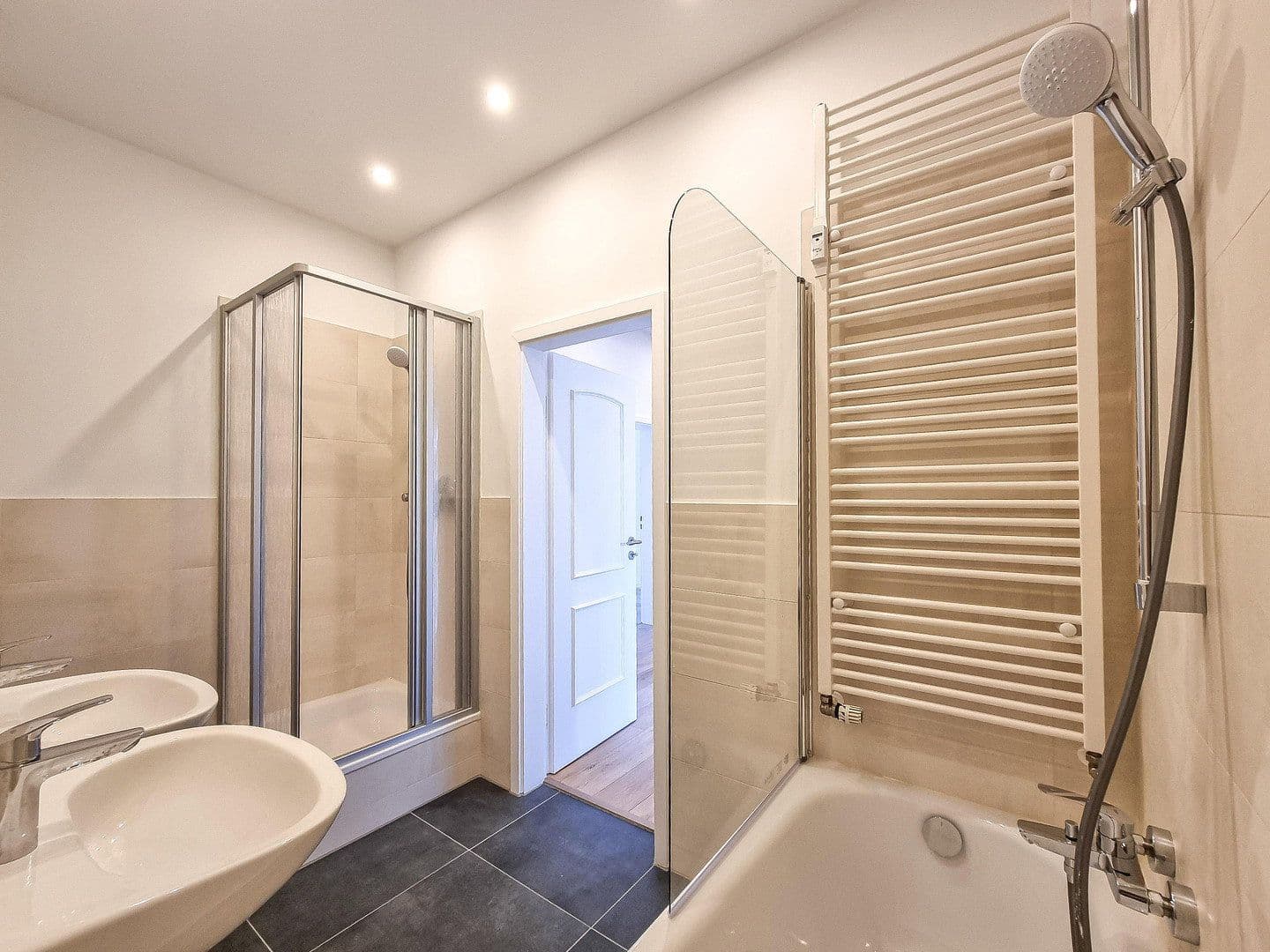 Prodej bytu 4+1 119 m², Perthestraße 12, Leipzig, Sasko Prodej bytu 4+1 119 m², Perthestraße 12, Leipzig, Sasko