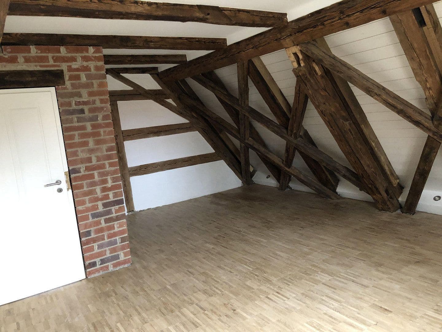 Prodej domu 338 m², pozemek 300 m², Bahnhofstraße 20, Hallstadt, Bavorsko Prodej domu 338 m², pozemek 300 m², Bahnhofstraße 20, Hallstadt, Bavorsko