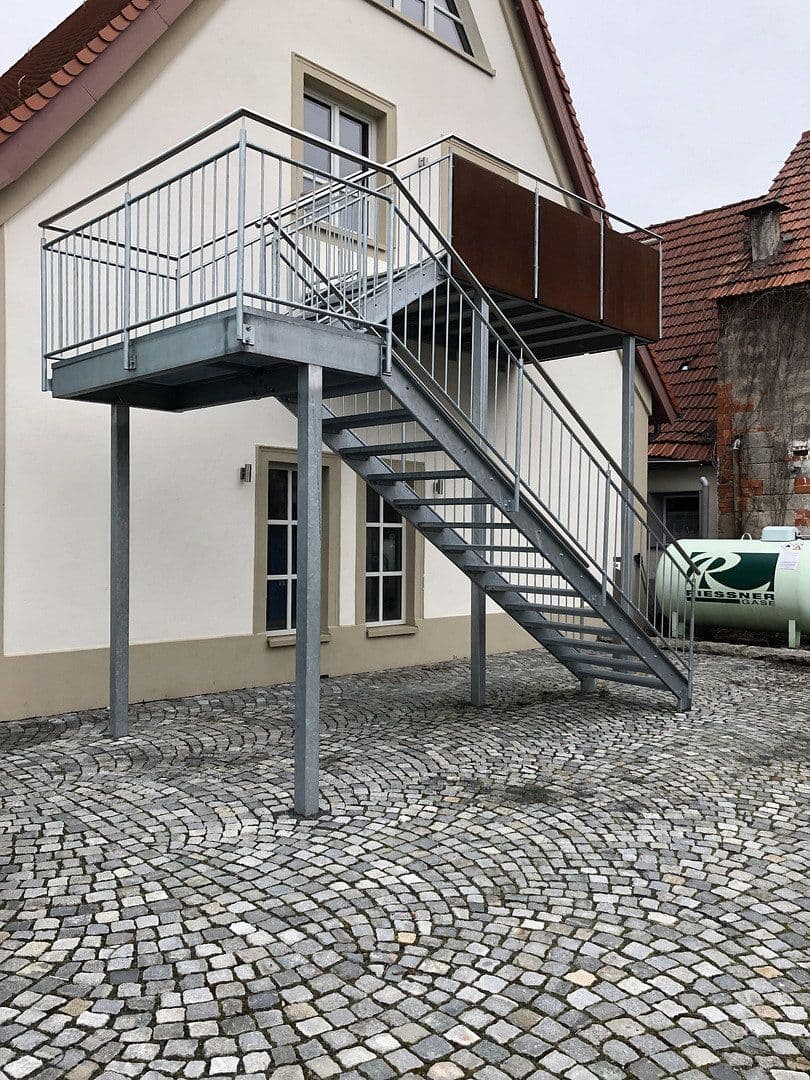 Prodej domu 338 m², pozemek 300 m², Bahnhofstraße 20, Hallstadt, Bavorsko Prodej domu 338 m², pozemek 300 m², Bahnhofstraße 20, Hallstadt, Bavorsko