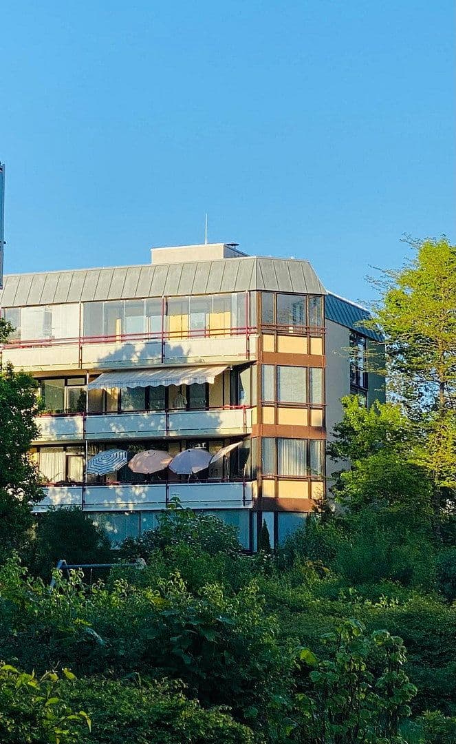 Pronájem bytu 3+1 89 m², Johanneskirchner Straße 138, München, Bavorsko Pronájem bytu 3+1 89 m², Johanneskirchner Straße 138, München, Bavorsko