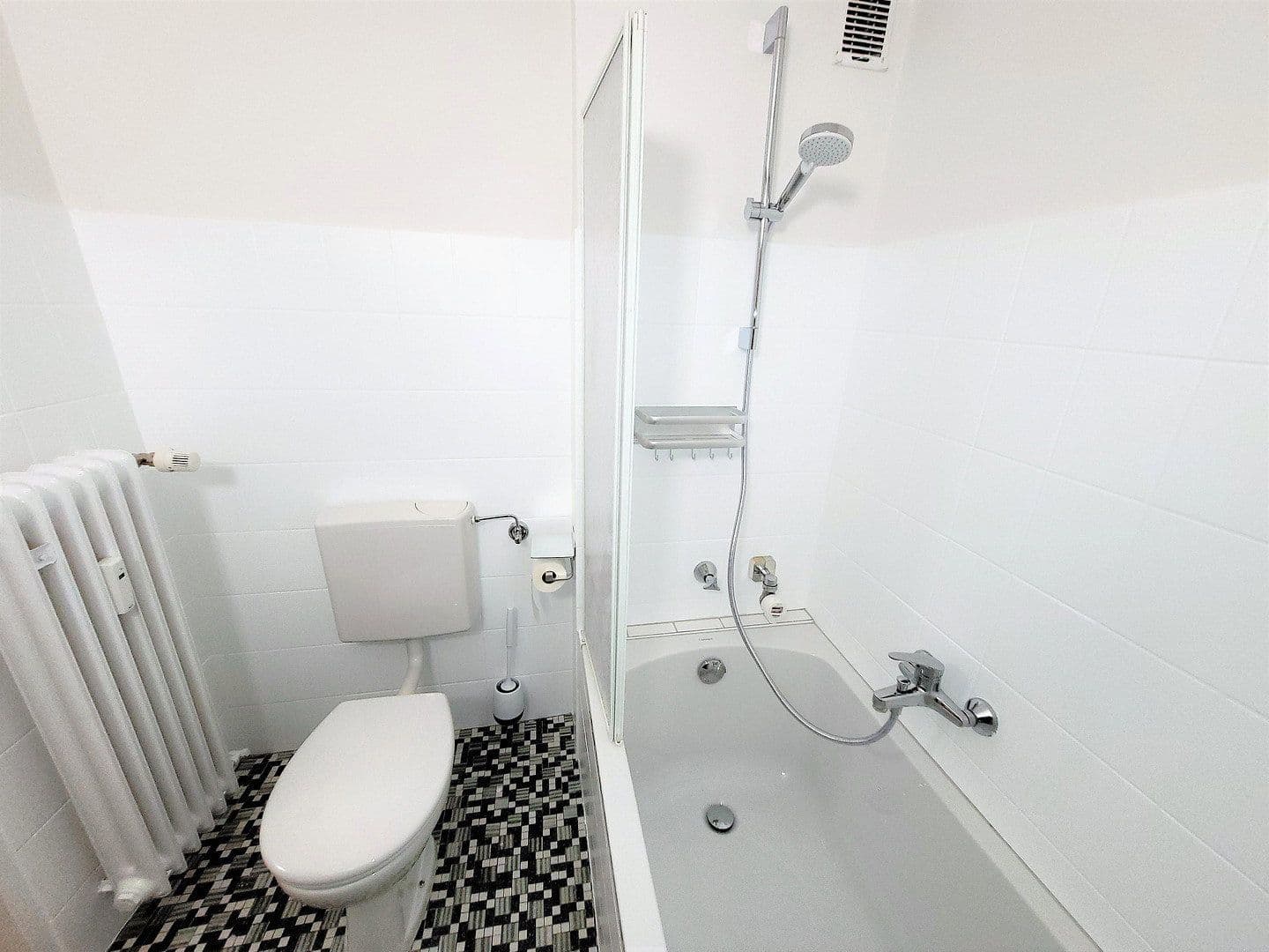 Pronájem bytu 2+1 50 m², Hauptstr. 11, Singen (Hohentwiel), Bádensko-Württembersko Pronájem bytu 2+1 50 m², Hauptstr. 11, Singen (Hohentwiel), Bádensko-Württembersko