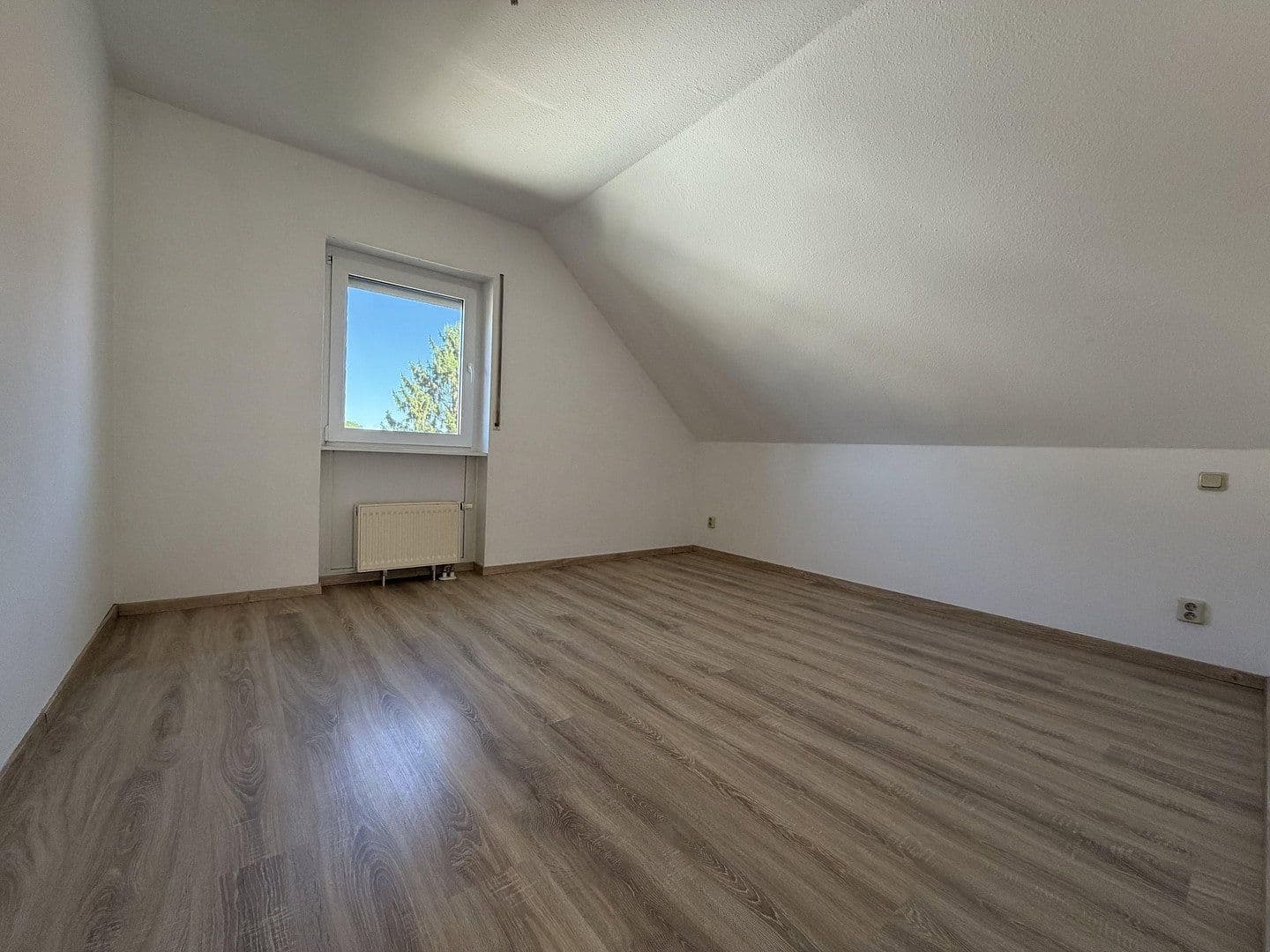 Pronájem bytu 3+1 70 m², Feldstr. 1c, Gerstungen, Durynsko Pronájem bytu 3+1 70 m², Feldstr. 1c, Gerstungen, Durynsko