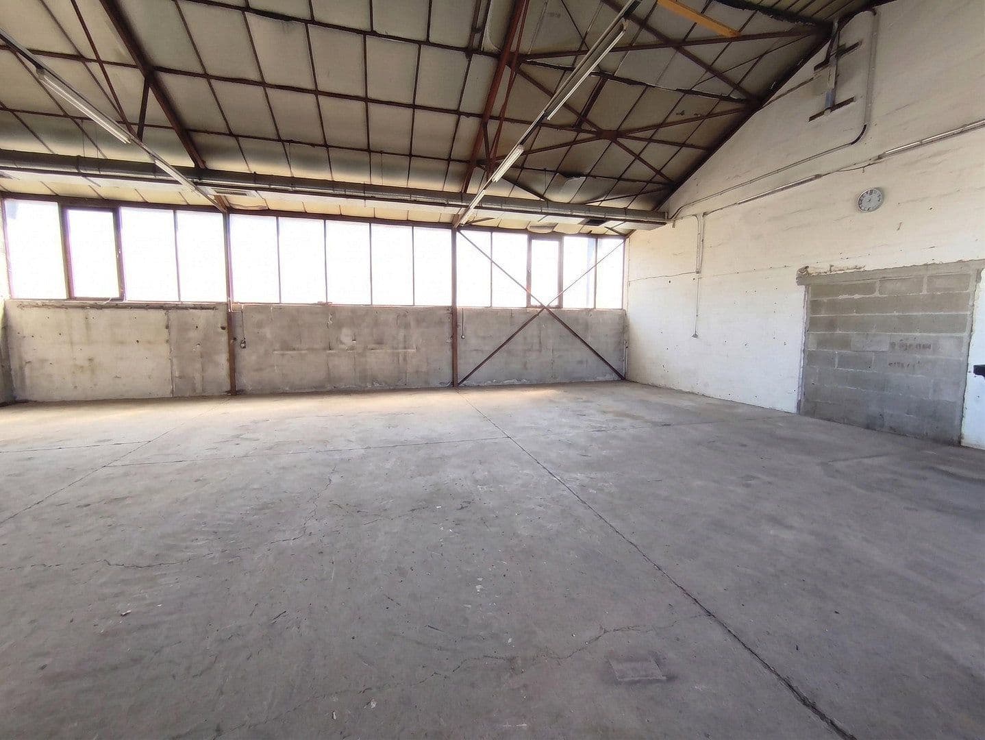Pronájem nebytového prostoru 1.400 m², Scheidterstraße 30, Saarbrücken, Země Sársko Pronájem nebytového prostoru 1.400 m², Scheidterstraße 30, Saarbrücken, Země Sársko