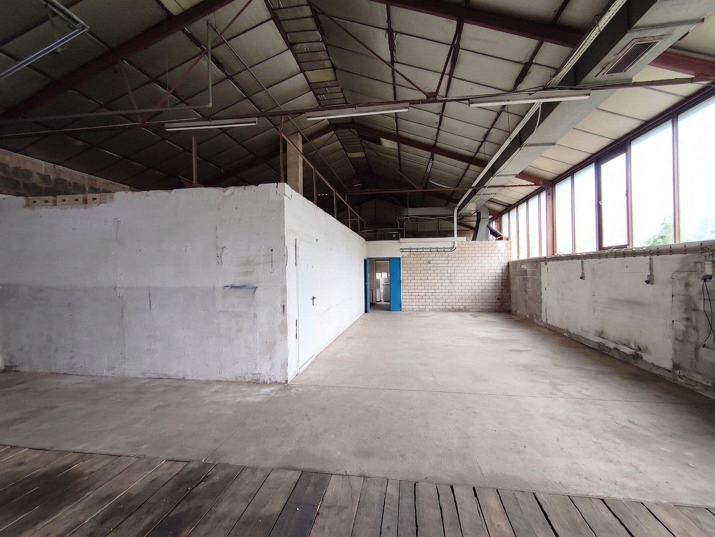 Pronájem nebytového prostoru 1.400 m², Scheidterstraße 30, Saarbrücken, Země Sársko Pronájem nebytového prostoru 1.400 m², Scheidterstraße 30, Saarbrücken, Země Sársko