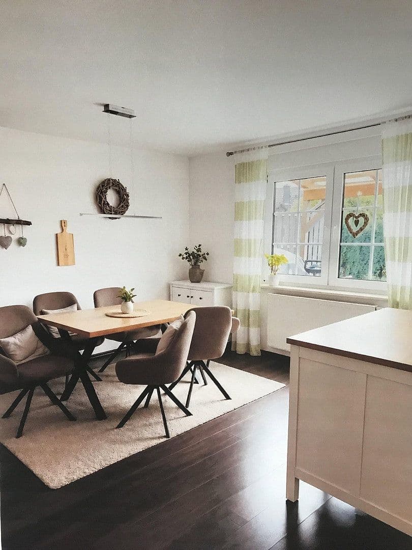 Prodej domu 120 m², pozemek 235 m², Lauter-Bernsbach, Sasko Prodej domu 120 m², pozemek 235 m², Lauter-Bernsbach, Sasko