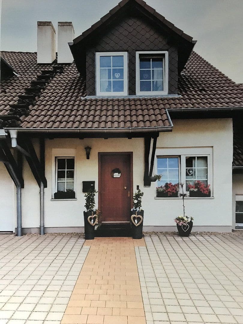 Prodej domu 120 m², pozemek 235 m², Lauter-Bernsbach, Sasko Prodej domu 120 m², pozemek 235 m², Lauter-Bernsbach, Sasko