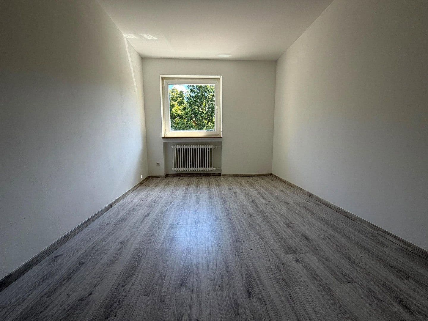 Prodej domu 185 m², pozemek 328 m², Birkenstraße 40 1/2, Schweinfurt, Bavorsko Prodej domu 185 m², pozemek 328 m², Birkenstraße 40 1/2, Schweinfurt, Bavorsko