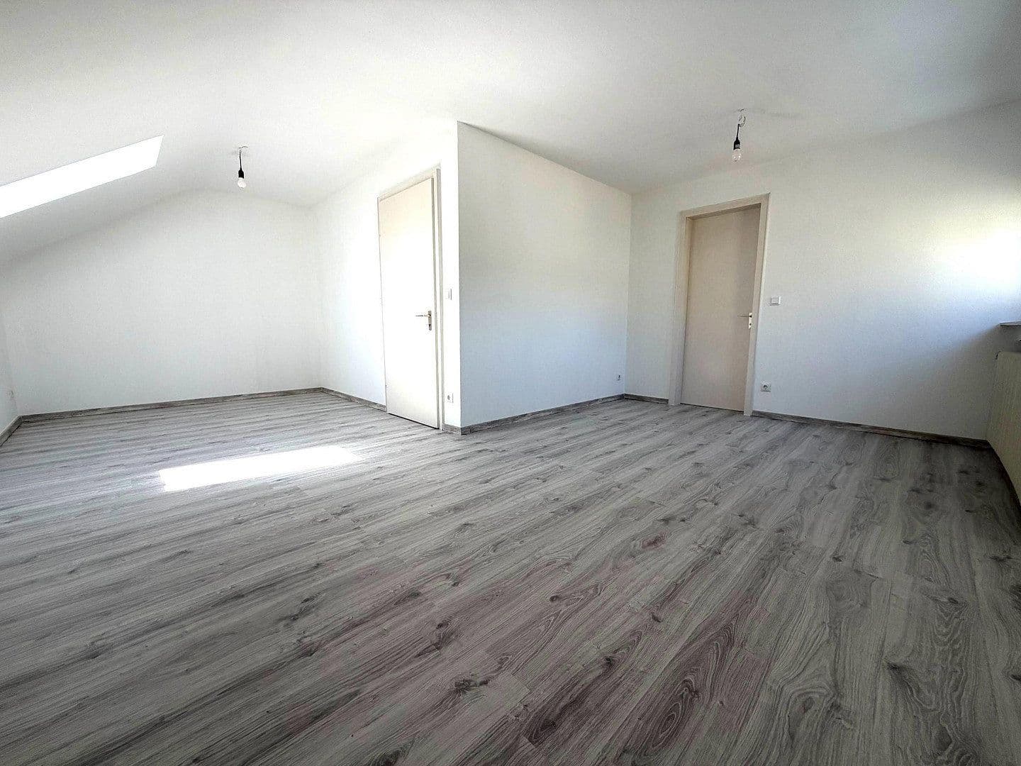 Prodej domu 185 m², pozemek 328 m², Birkenstraße 40 1/2, Schweinfurt, Bavorsko Prodej domu 185 m², pozemek 328 m², Birkenstraße 40 1/2, Schweinfurt, Bavorsko