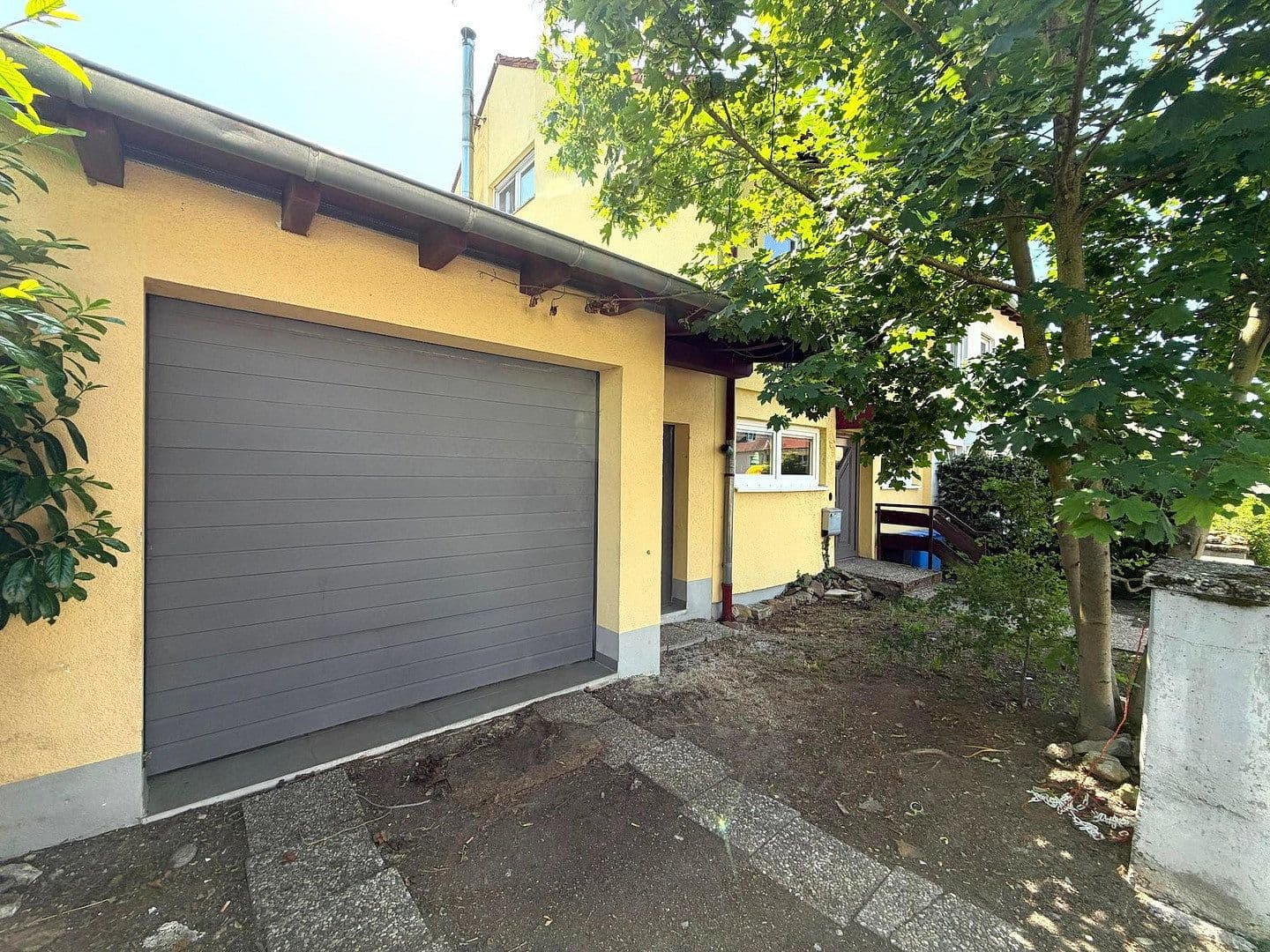 Prodej domu 185 m², pozemek 328 m², Birkenstraße 40 1/2, Schweinfurt, Bavorsko Prodej domu 185 m², pozemek 328 m², Birkenstraße 40 1/2, Schweinfurt, Bavorsko