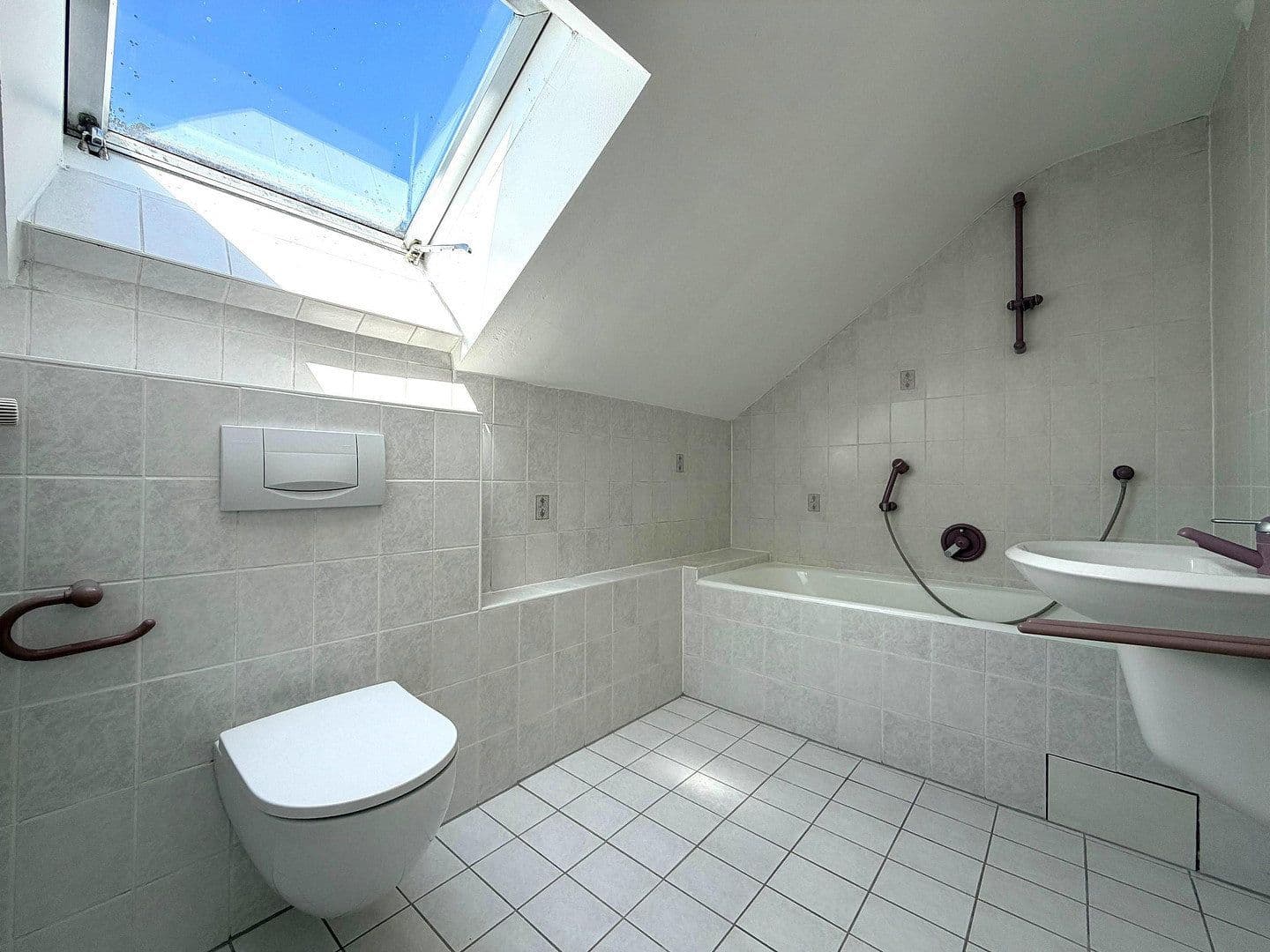Prodej domu 185 m², pozemek 328 m², Birkenstraße 40 1/2, Schweinfurt, Bavorsko Prodej domu 185 m², pozemek 328 m², Birkenstraße 40 1/2, Schweinfurt, Bavorsko
