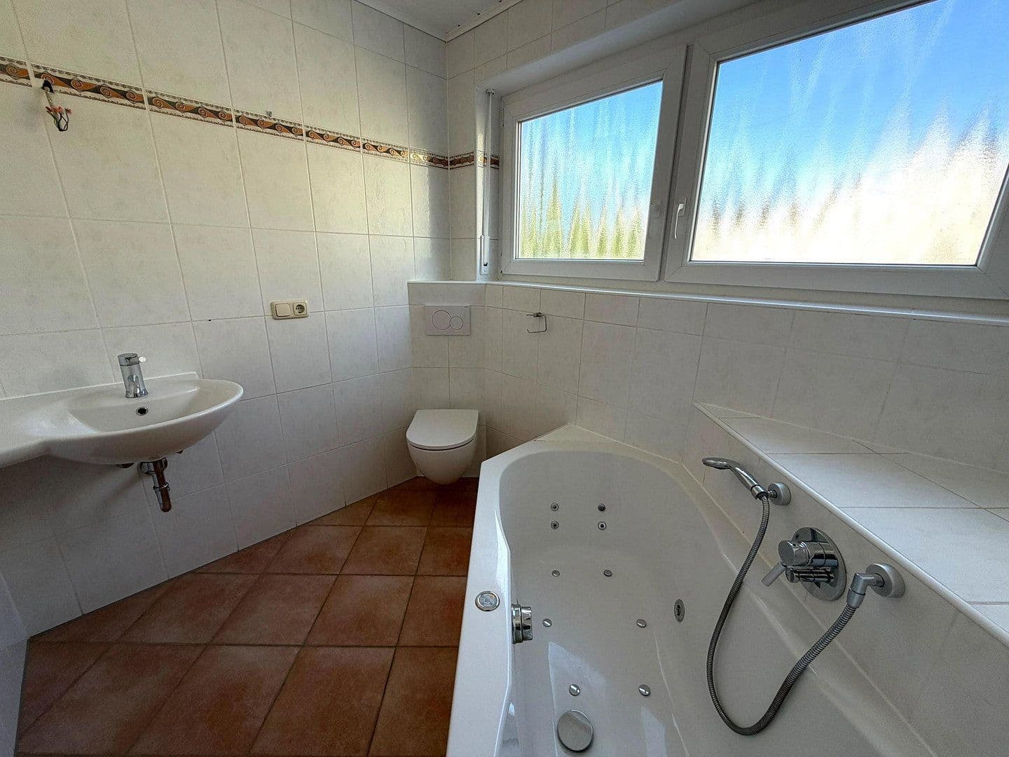Prodej domu 185 m², pozemek 328 m², Birkenstraße 40 1/2, Schweinfurt, Bavorsko Prodej domu 185 m², pozemek 328 m², Birkenstraße 40 1/2, Schweinfurt, Bavorsko