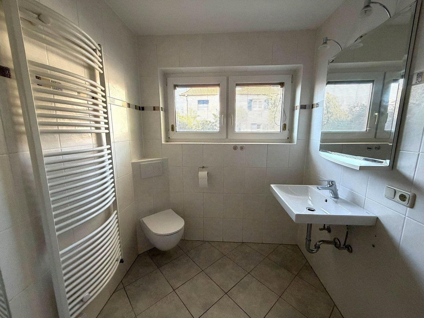 Prodej domu 185 m², pozemek 328 m², Birkenstraße 40 1/2, Schweinfurt, Bavorsko Prodej domu 185 m², pozemek 328 m², Birkenstraße 40 1/2, Schweinfurt, Bavorsko