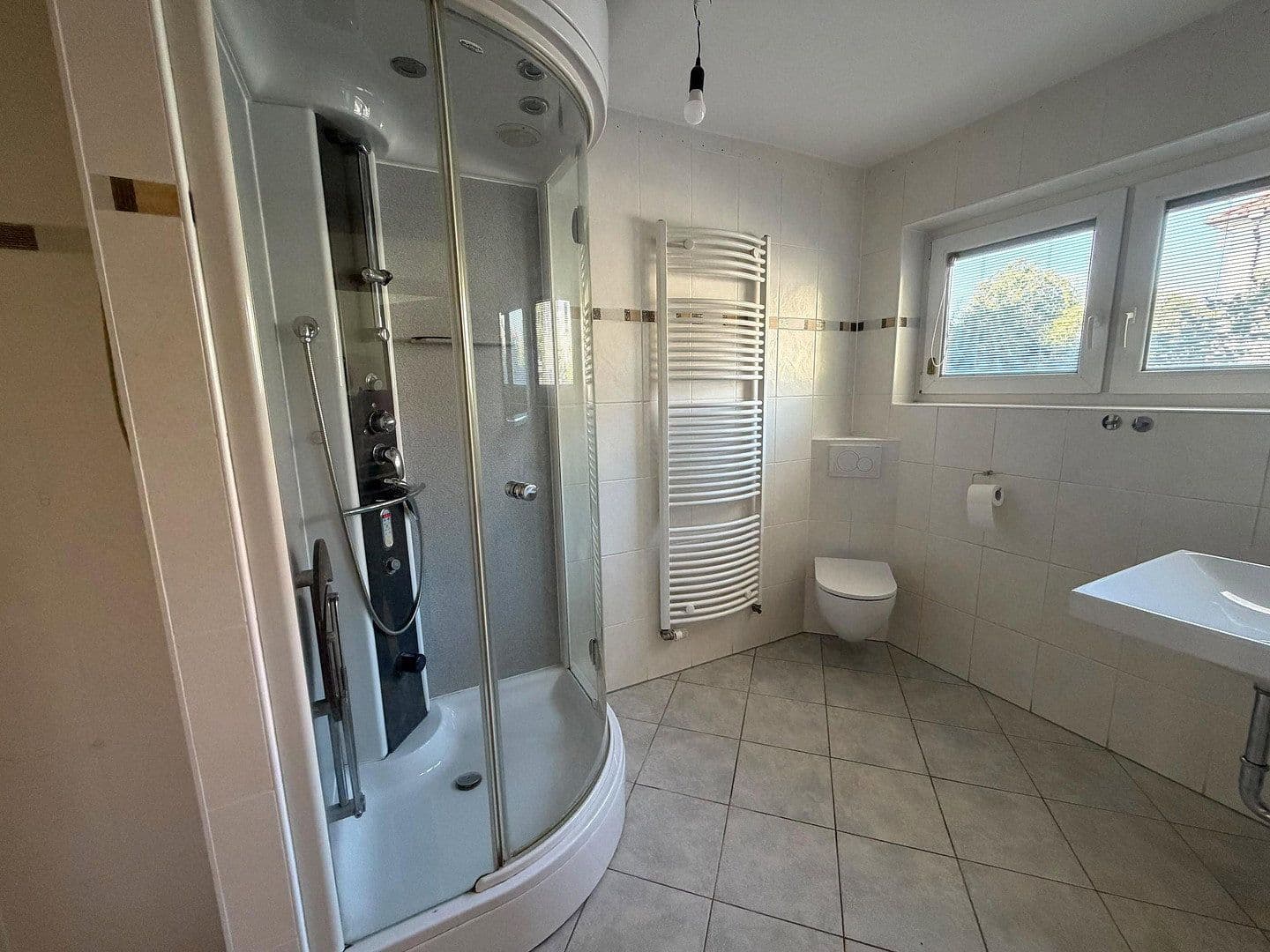 Prodej domu 185 m², pozemek 328 m², Birkenstraße 40 1/2, Schweinfurt, Bavorsko Prodej domu 185 m², pozemek 328 m², Birkenstraße 40 1/2, Schweinfurt, Bavorsko