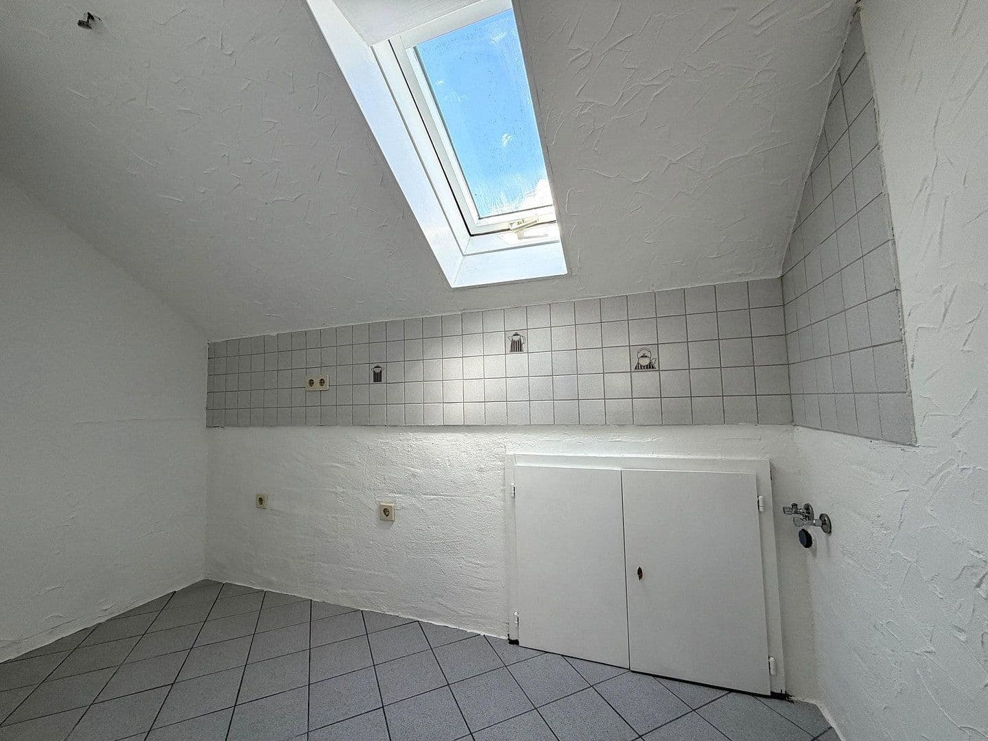 Prodej domu 185 m², pozemek 328 m², Birkenstraße 40 1/2, Schweinfurt, Bavorsko Prodej domu 185 m², pozemek 328 m², Birkenstraße 40 1/2, Schweinfurt, Bavorsko