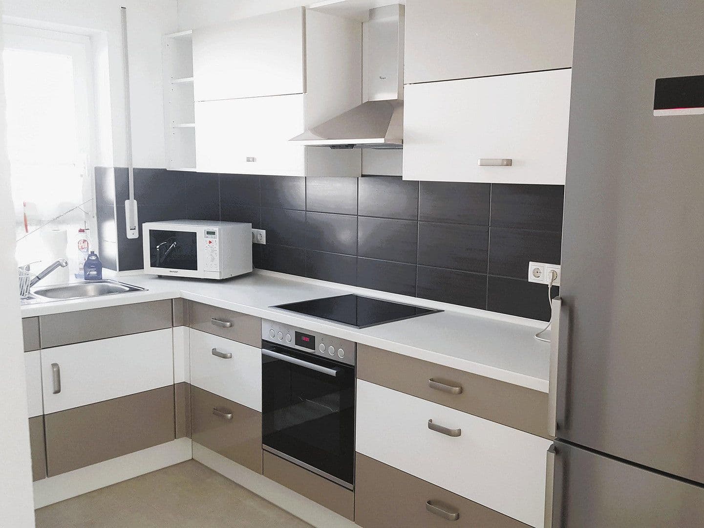 Prodej domu 118 m², pozemek 182 m², Geschwister-Scholl-Straße 11c, Königsbrunn, Bavorsko Prodej domu 118 m², pozemek 182 m², Geschwister-Scholl-Straße 11c, Königsbrunn, Bavorsko