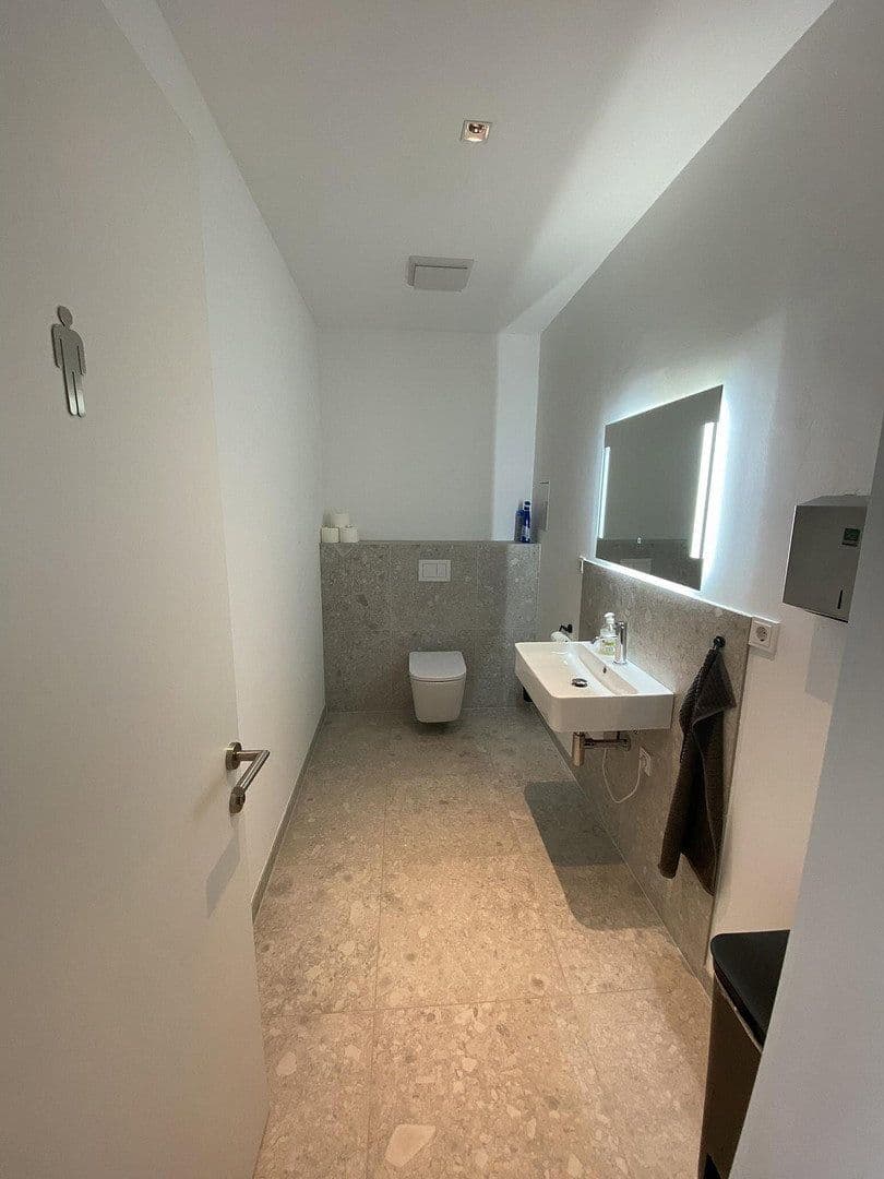 Prodej domu 728 m², pozemek 927 m², Karl-Marx-Strasse 26, Schönefeld, Braniborsko Prodej domu 728 m², pozemek 927 m², Karl-Marx-Strasse 26, Schönefeld, Braniborsko