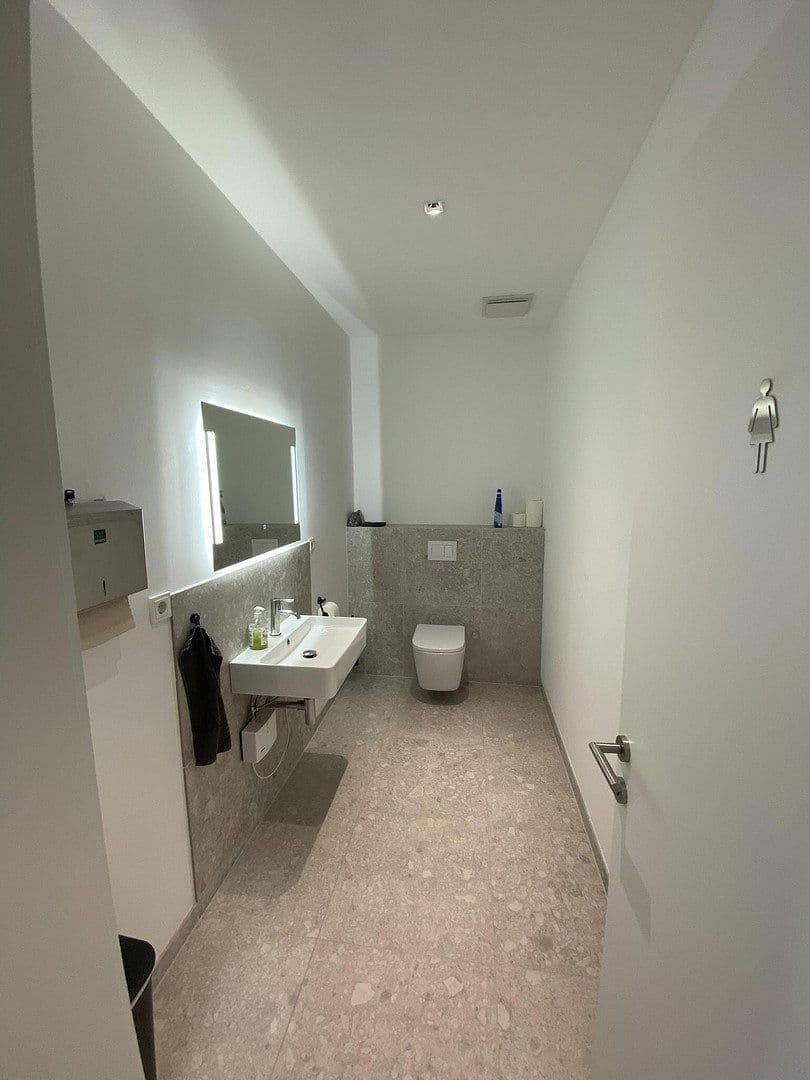 Prodej kanceláře 728 m², Karl-Marx-Strasse 26, Schönefeld, Braniborsko Prodej kanceláře 728 m², Karl-Marx-Strasse 26, Schönefeld, Braniborsko