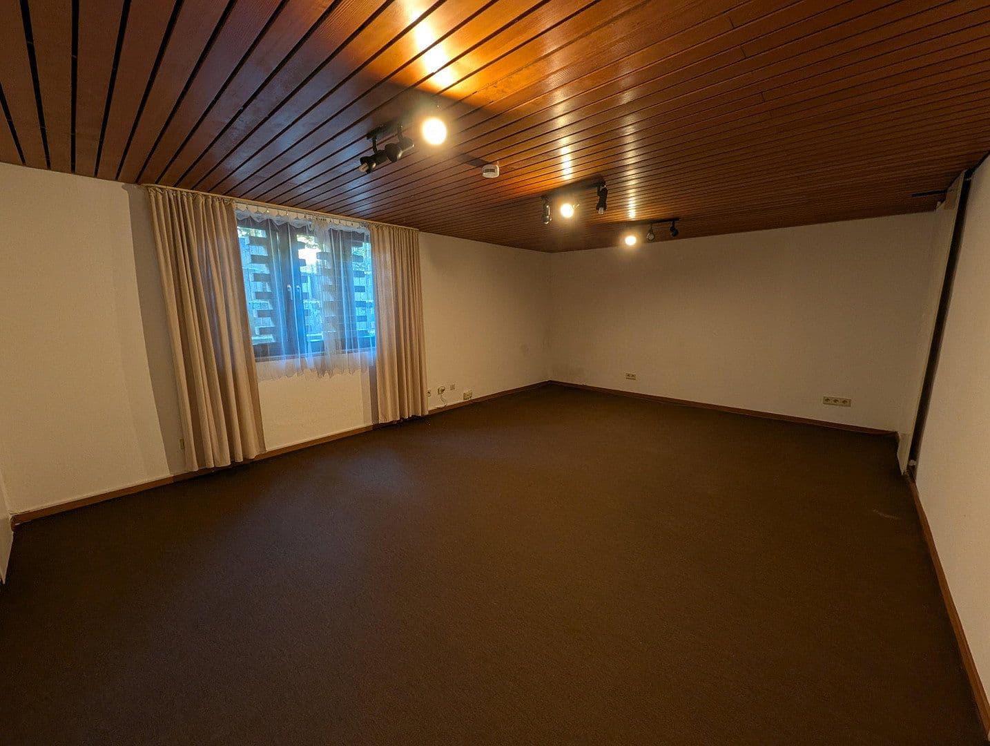 Prodej domu 210 m², pozemek 780 m², Limburgerhof, Porýní-Falc Prodej domu 210 m², pozemek 780 m², Limburgerhof, Porýní-Falc