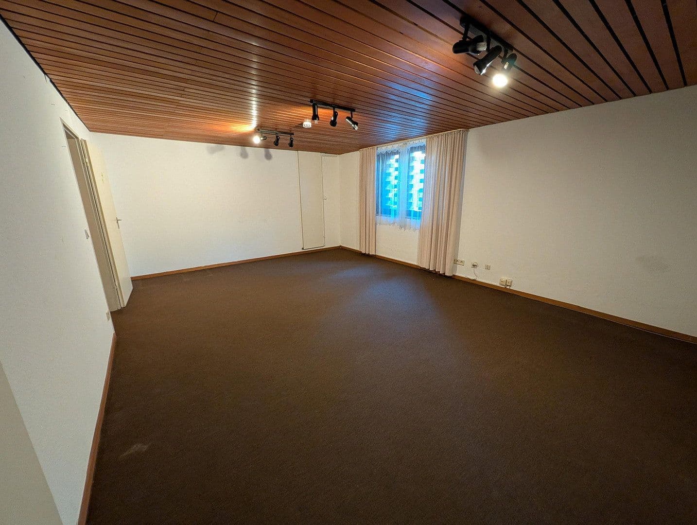 Prodej domu 210 m², pozemek 780 m², Limburgerhof, Porýní-Falc Prodej domu 210 m², pozemek 780 m², Limburgerhof, Porýní-Falc