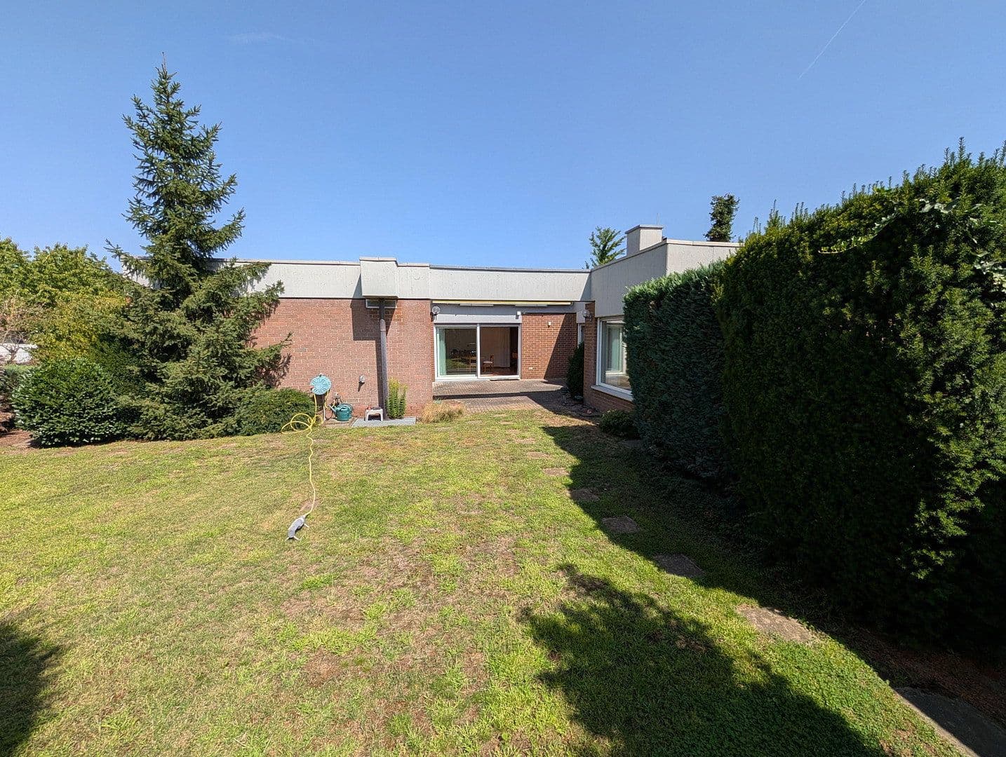 Prodej domu 210 m², pozemek 780 m², Limburgerhof, Porýní-Falc Prodej domu 210 m², pozemek 780 m², Limburgerhof, Porýní-Falc