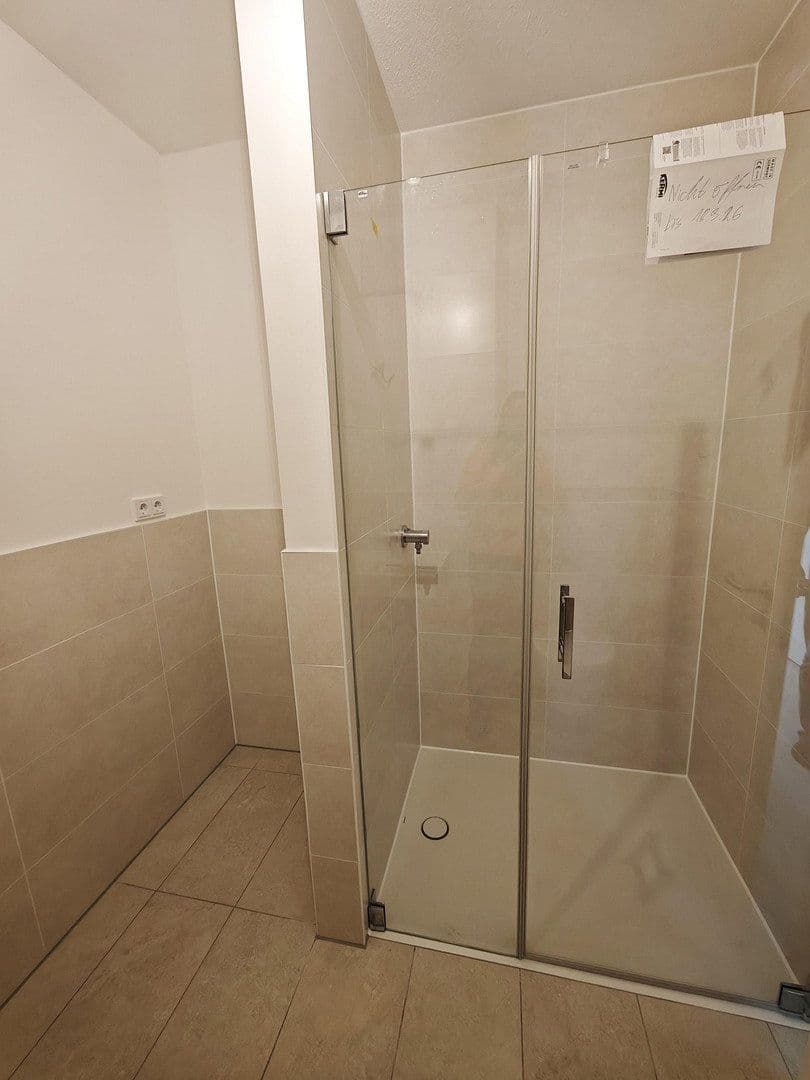 Pronájem bytu 2+1 57 m², Lilli-Kurowski-Straße 9, München, Bavorsko Pronájem bytu 2+1 57 m², Lilli-Kurowski-Straße 9, München, Bavorsko