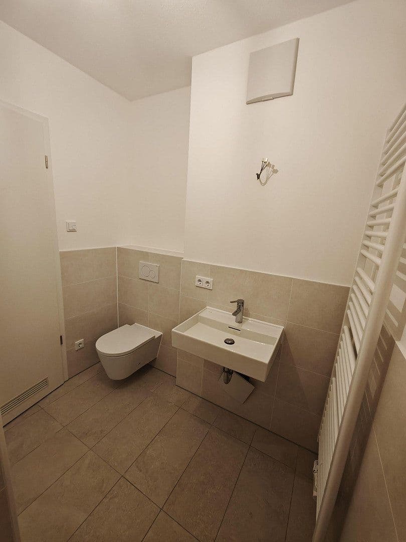 Pronájem bytu 2+1 57 m², Lilli-Kurowski-Straße 9, München, Bavorsko Pronájem bytu 2+1 57 m², Lilli-Kurowski-Straße 9, München, Bavorsko