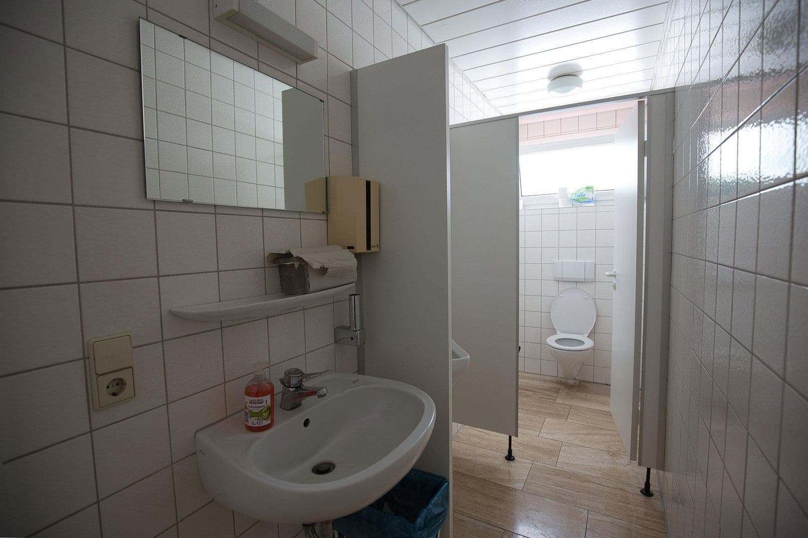 Pronájem kanceláře 1.996 m², Reutlingen, Bádensko-Württembersko Pronájem kanceláře 1.996 m², Reutlingen, Bádensko-Württembersko