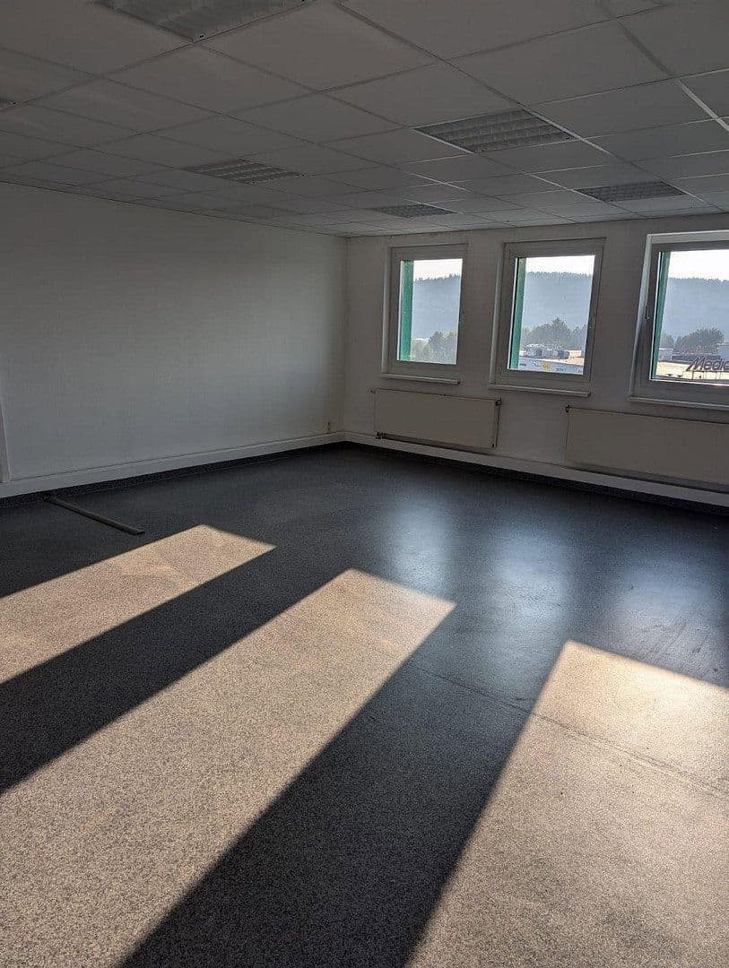 Pronájem kanceláře 400 m², Rennsteigstrasse 2-6, Zella-Mehlis, Durynsko Pronájem kanceláře 400 m², Rennsteigstrasse 2-6, Zella-Mehlis, Durynsko