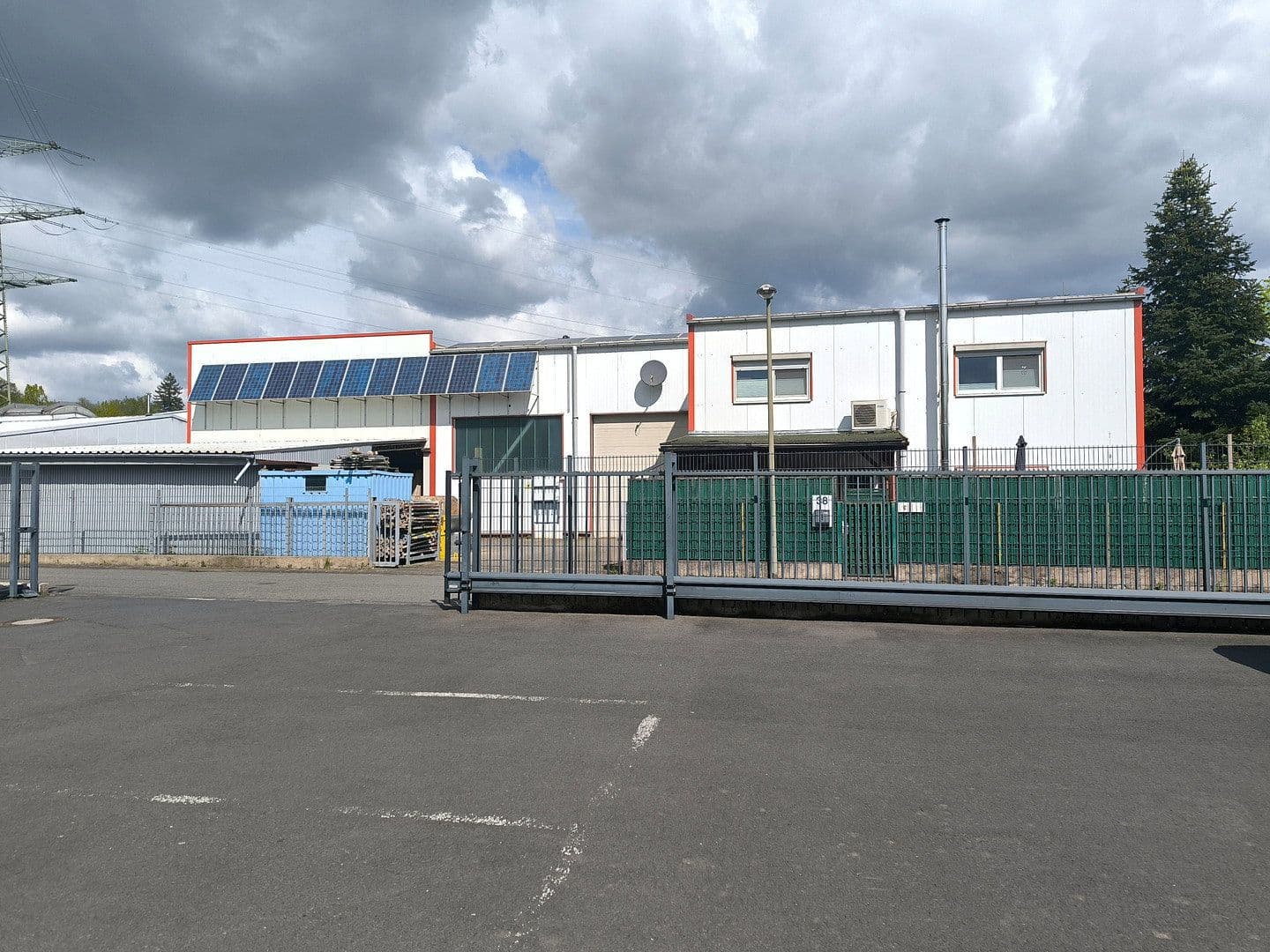Prodej nebytového prostoru 1.064 m², Rösrath, Severní Porýní-Vestfálsko Prodej nebytového prostoru 1.064 m², Rösrath, Severní Porýní-Vestfálsko