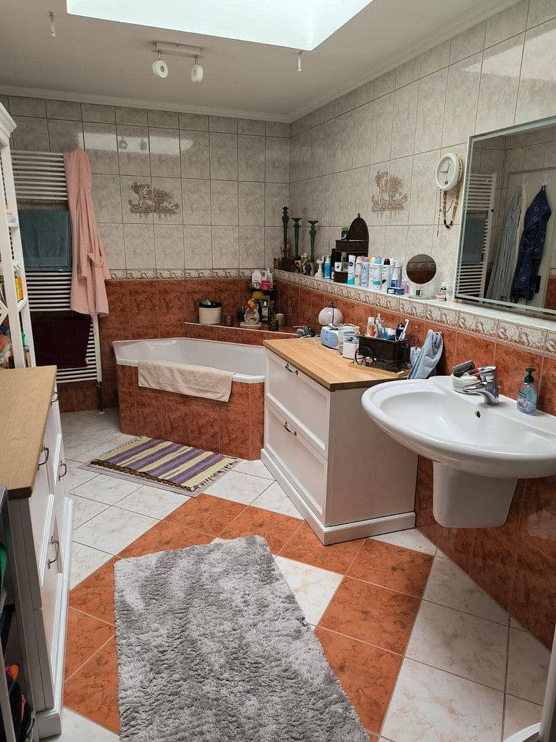 Prodej nebytového prostoru 1.064 m², Rösrath, Severní Porýní-Vestfálsko Prodej nebytového prostoru 1.064 m², Rösrath, Severní Porýní-Vestfálsko