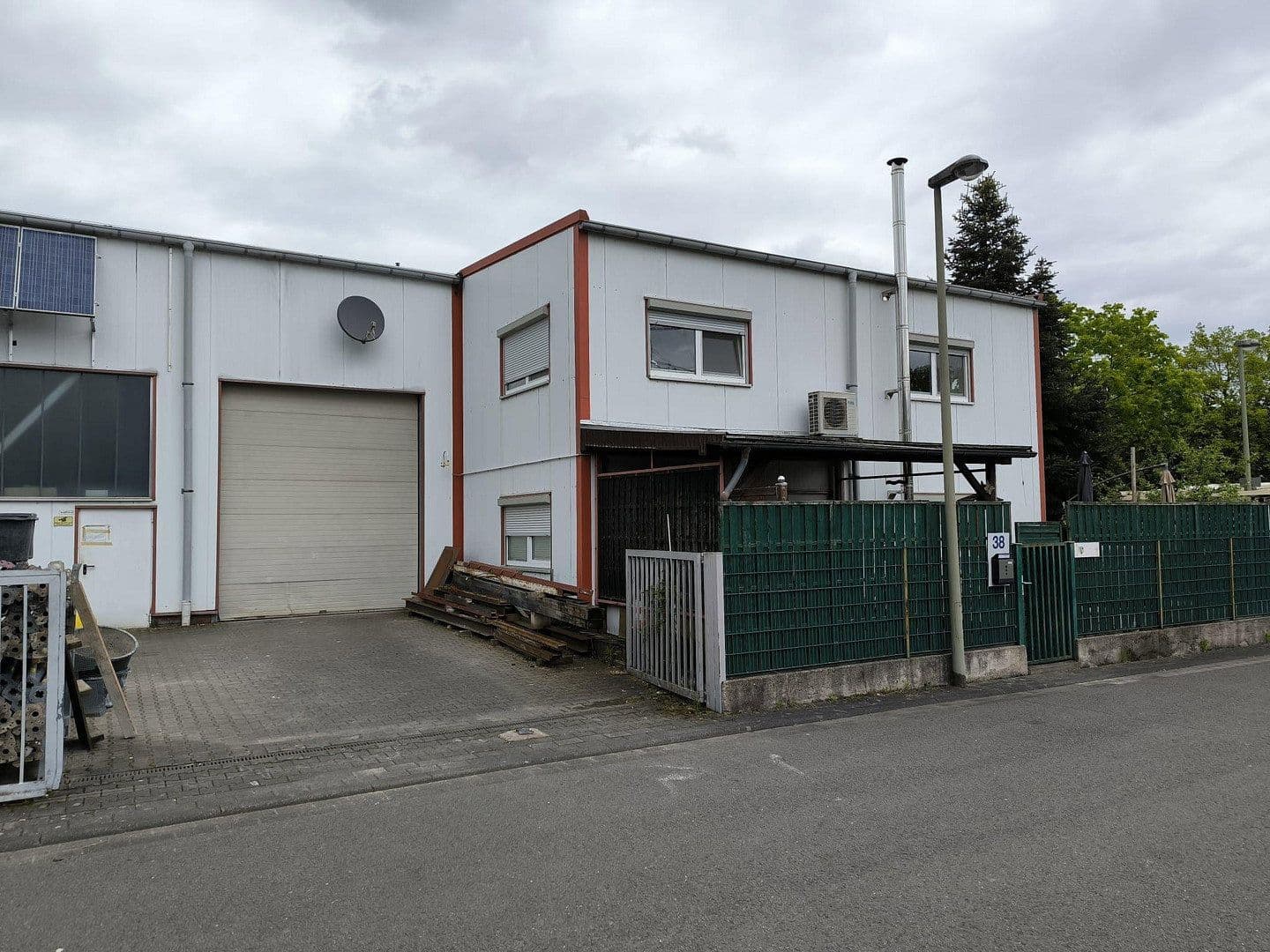 Prodej nebytového prostoru 1.064 m², Rösrath, Severní Porýní-Vestfálsko Prodej nebytového prostoru 1.064 m², Rösrath, Severní Porýní-Vestfálsko