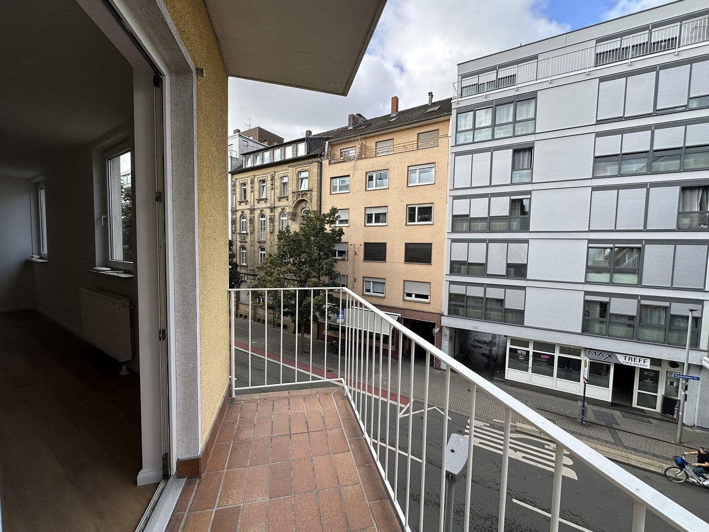 Pronájem bytu 3+1 104 m², Ludwigshafen, Porýní-Falc Pronájem bytu 3+1 104 m², Ludwigshafen, Porýní-Falc