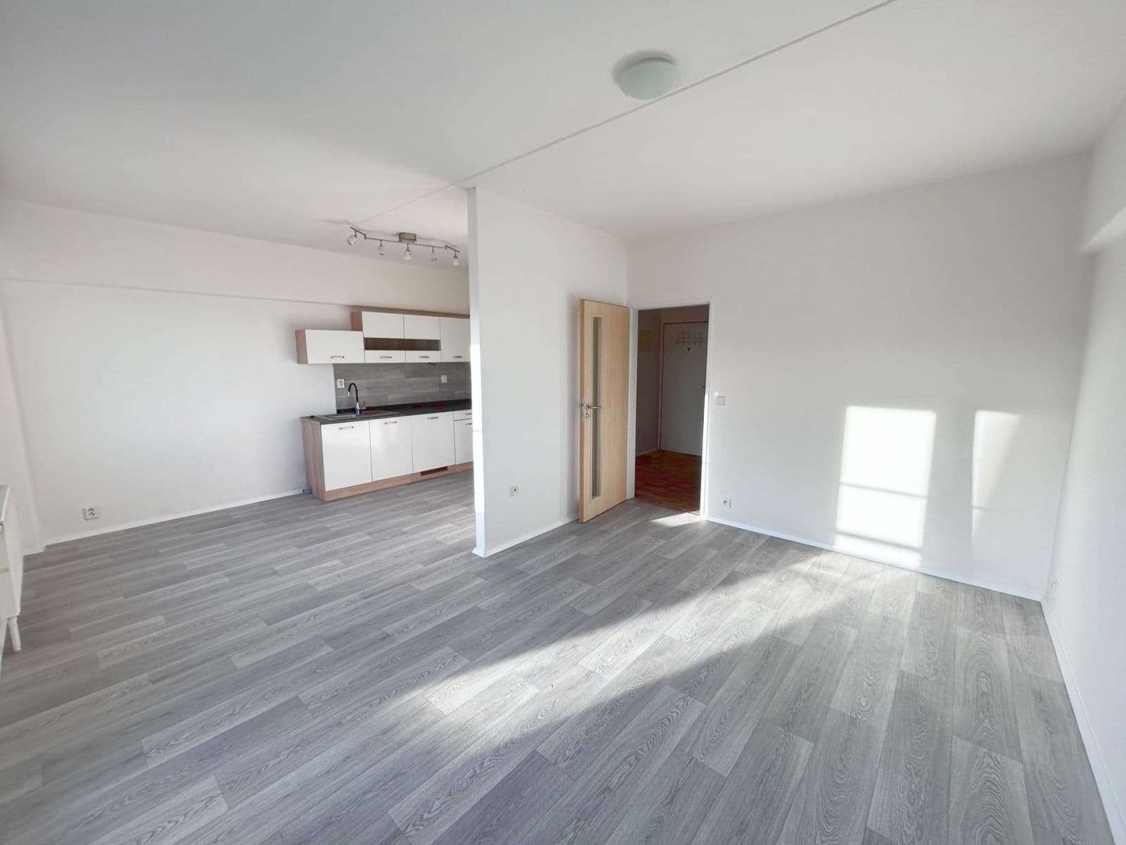 Prodej bytu 1+1 37 m², Vojtěcha Lanny, Kladno, Středočeský kraj Prodej bytu 1+1 37 m², Vojtěcha Lanny, Kladno, Středočeský kraj