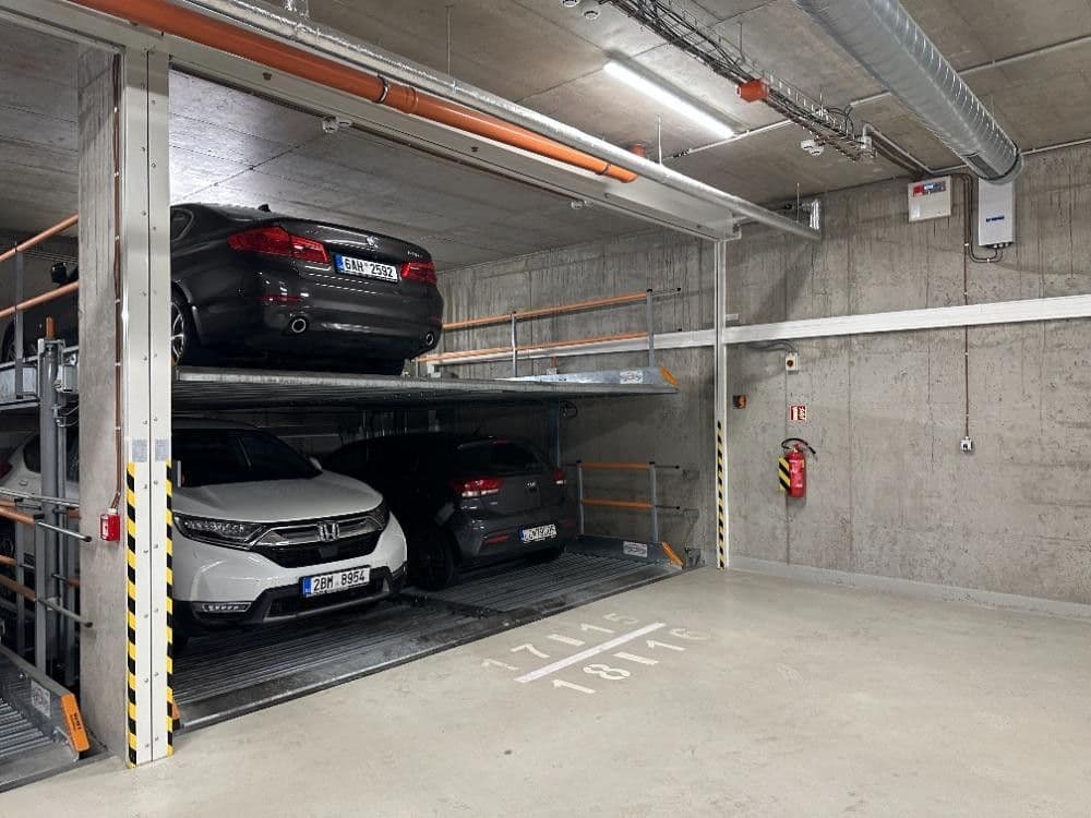 Prodej garáže 15 m², Vranovská, Brno, Jihomoravský kraj Prodej garáže 15 m², Vranovská, Brno, Jihomoravský kraj