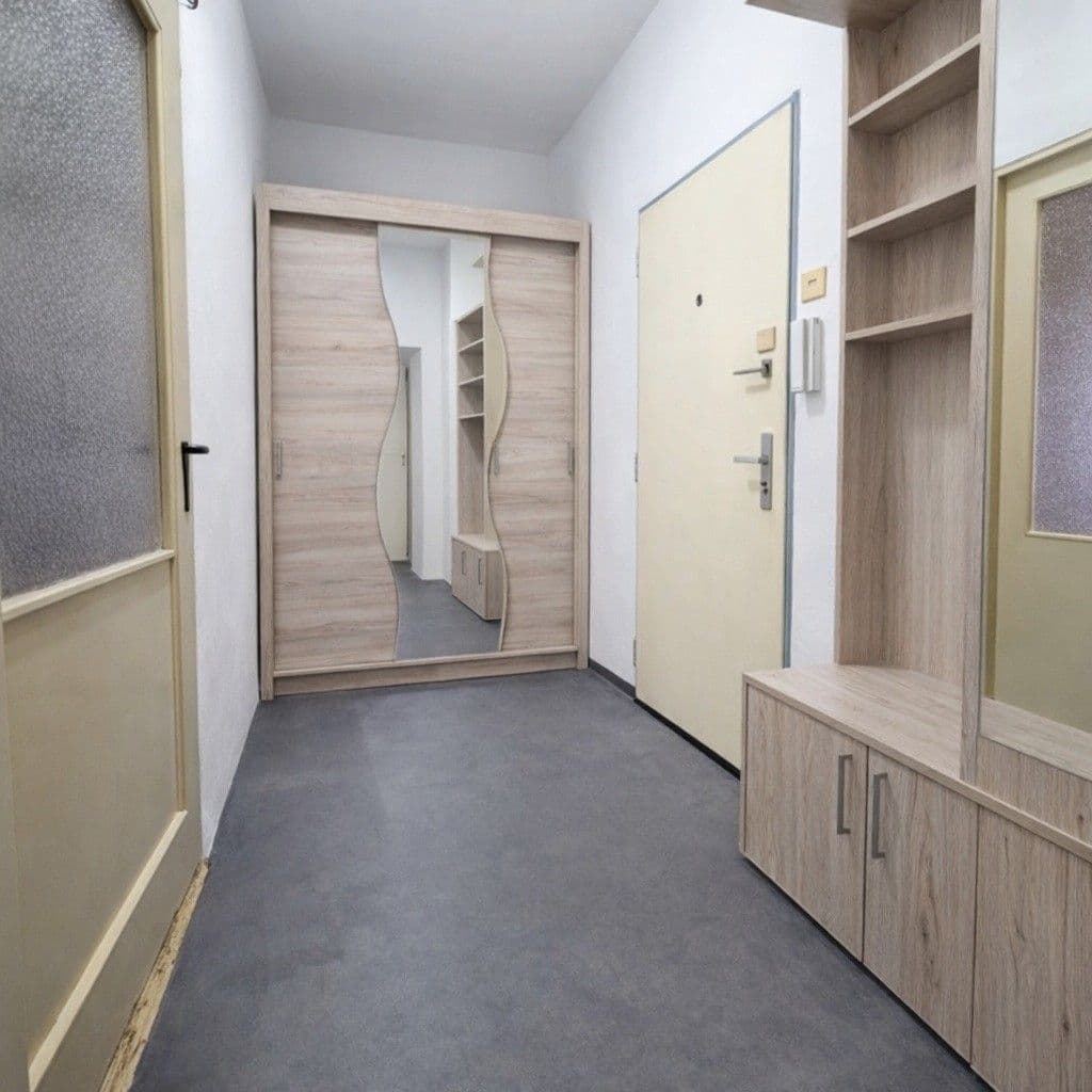 Pronájem bytu 1+1 41 m², Ruská, Praha, Praha Pronájem bytu 1+1 41 m², Ruská, Praha, Praha