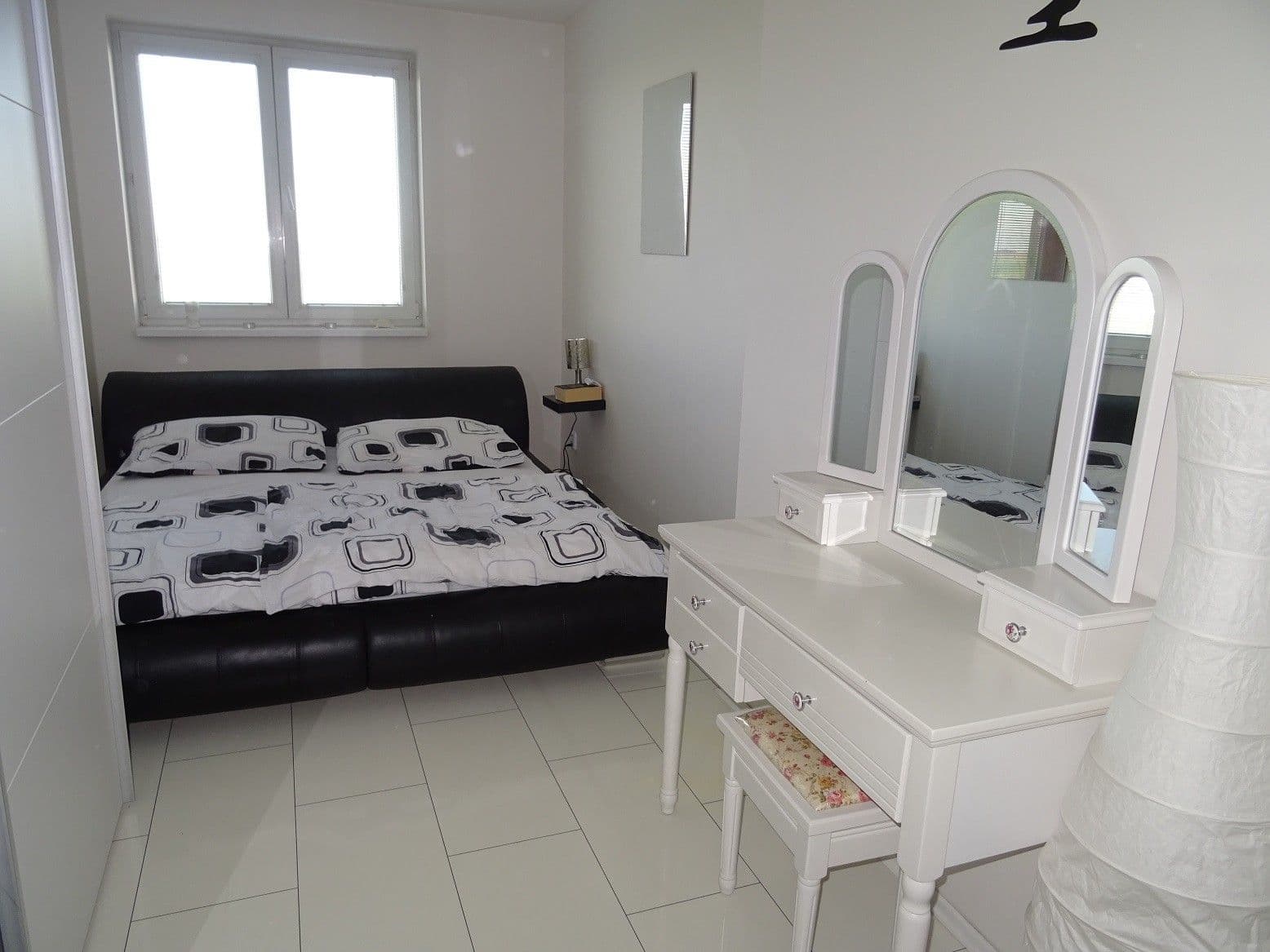 Prodej bytu 2+kk 53 m², V Honech, Klecany, Středočeský kraj Prodej bytu 2+kk 53 m², V Honech, Klecany, Středočeský kraj