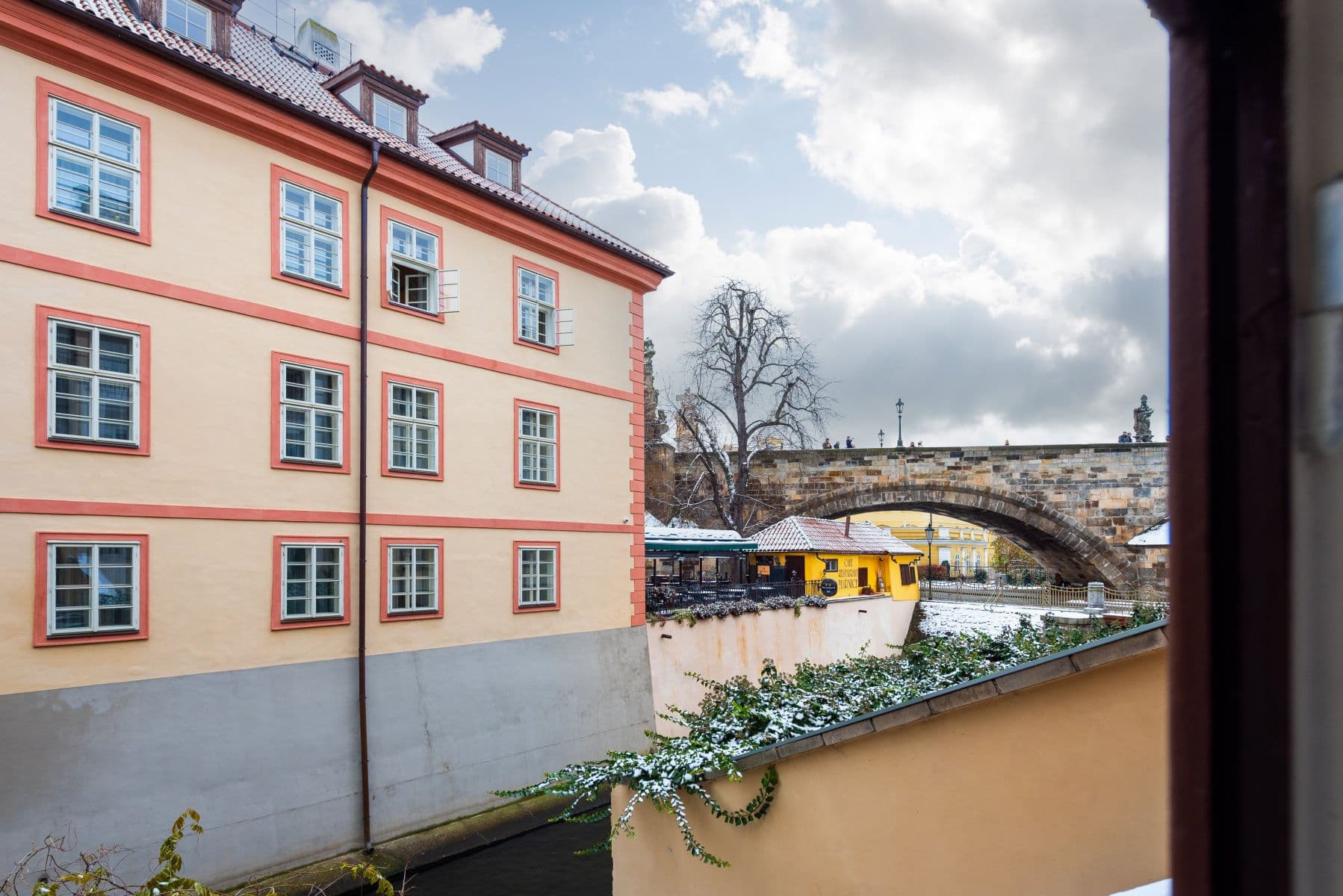Pronájem bytu 76 m², U Lužického semináře, Praha, Praha Pronájem bytu 76 m², U Lužického semináře, Praha, Praha