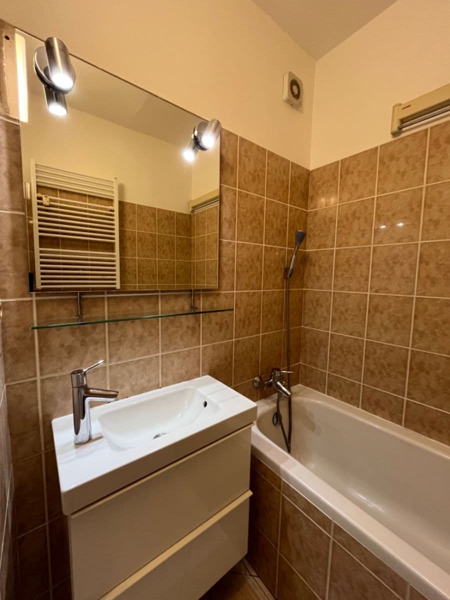 Prodej bytu 2+1 51 m², Na Okraji, Praha, Praha Prodej bytu 2+1 51 m², Na Okraji, Praha, Praha