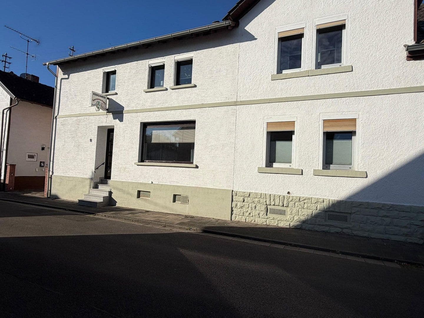 Prodej domu 290 m², pozemek 675 m², Bruchstr. 4, Hütschenhausen, Porýní-Falc Prodej domu 290 m², pozemek 675 m², Bruchstr. 4, Hütschenhausen, Porýní-Falc