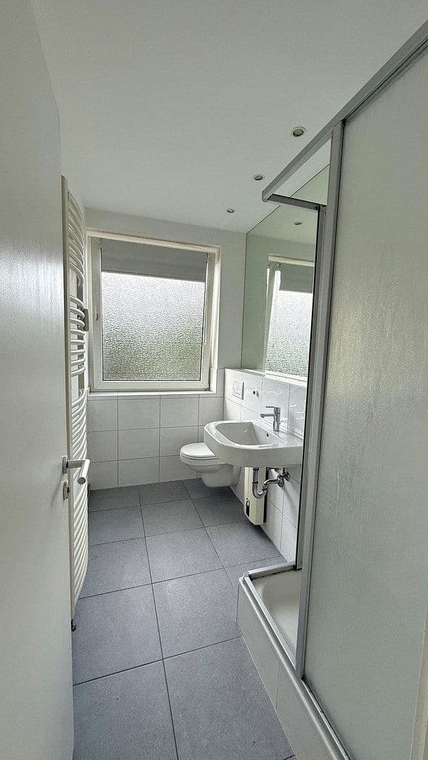 Pronájem bytu 2+1 55 m², Cloppenburger Weg 18, Düsseldorf, Severní Porýní-Vestfálsko Pronájem bytu 2+1 55 m², Cloppenburger Weg 18, Düsseldorf, Severní Porýní-Vestfálsko
