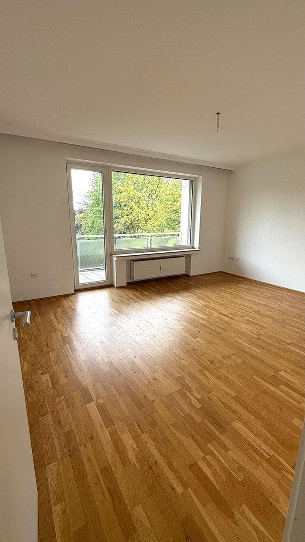 Pronájem bytu 2+1 55 m², Cloppenburger Weg 18, Düsseldorf, Severní Porýní-Vestfálsko Pronájem bytu 2+1 55 m², Cloppenburger Weg 18, Düsseldorf, Severní Porýní-Vestfálsko