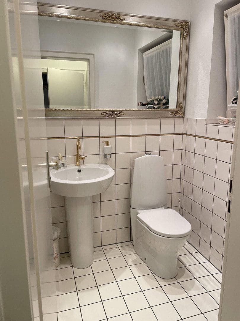 Prodej domu 240 m², pozemek 812 m², von Schleiffras-Str 33, Fulda, Hessen Prodej domu 240 m², pozemek 812 m², von Schleiffras-Str 33, Fulda, Hessen