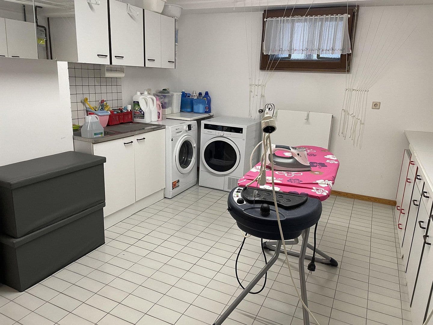 Prodej domu 240 m², pozemek 812 m², von Schleiffras-Str 33, Fulda, Hessen Prodej domu 240 m², pozemek 812 m², von Schleiffras-Str 33, Fulda, Hessen