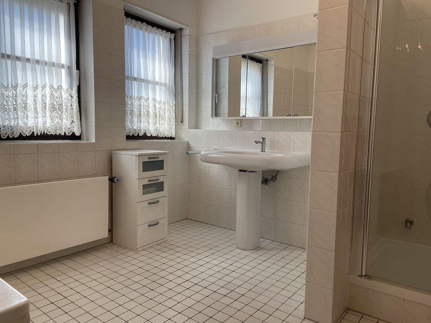 Prodej domu 240 m², pozemek 812 m², von Schleiffras-Str 33, Fulda, Hessen Prodej domu 240 m², pozemek 812 m², von Schleiffras-Str 33, Fulda, Hessen