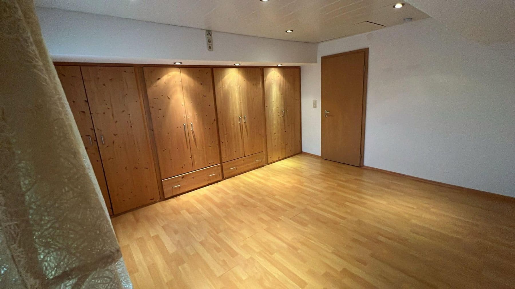 Pronájem bytu 4+1 100 m², Simmozheimer str 16, Weil der Stadt, Bádensko-Württembersko Pronájem bytu 4+1 100 m², Simmozheimer str 16, Weil der Stadt, Bádensko-Württembersko