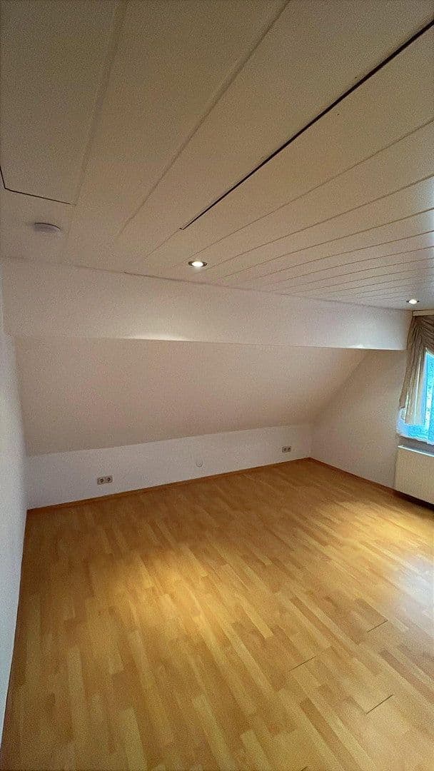 Pronájem bytu 4+1 100 m², Simmozheimer str 16, Weil der Stadt, Bádensko-Württembersko Pronájem bytu 4+1 100 m², Simmozheimer str 16, Weil der Stadt, Bádensko-Württembersko
