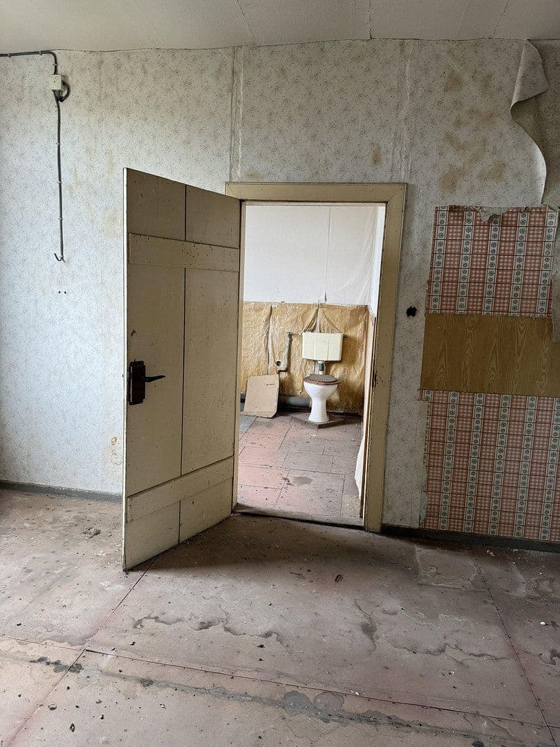 Prodej domu 320 m², pozemek 672 m², Ernst-Thälmann-Straße -13, Wettin-Löbejün, Sasko-Anhaltsko Prodej domu 320 m², pozemek 672 m², Ernst-Thälmann-Straße -13, Wettin-Löbejün, Sasko-Anhaltsko