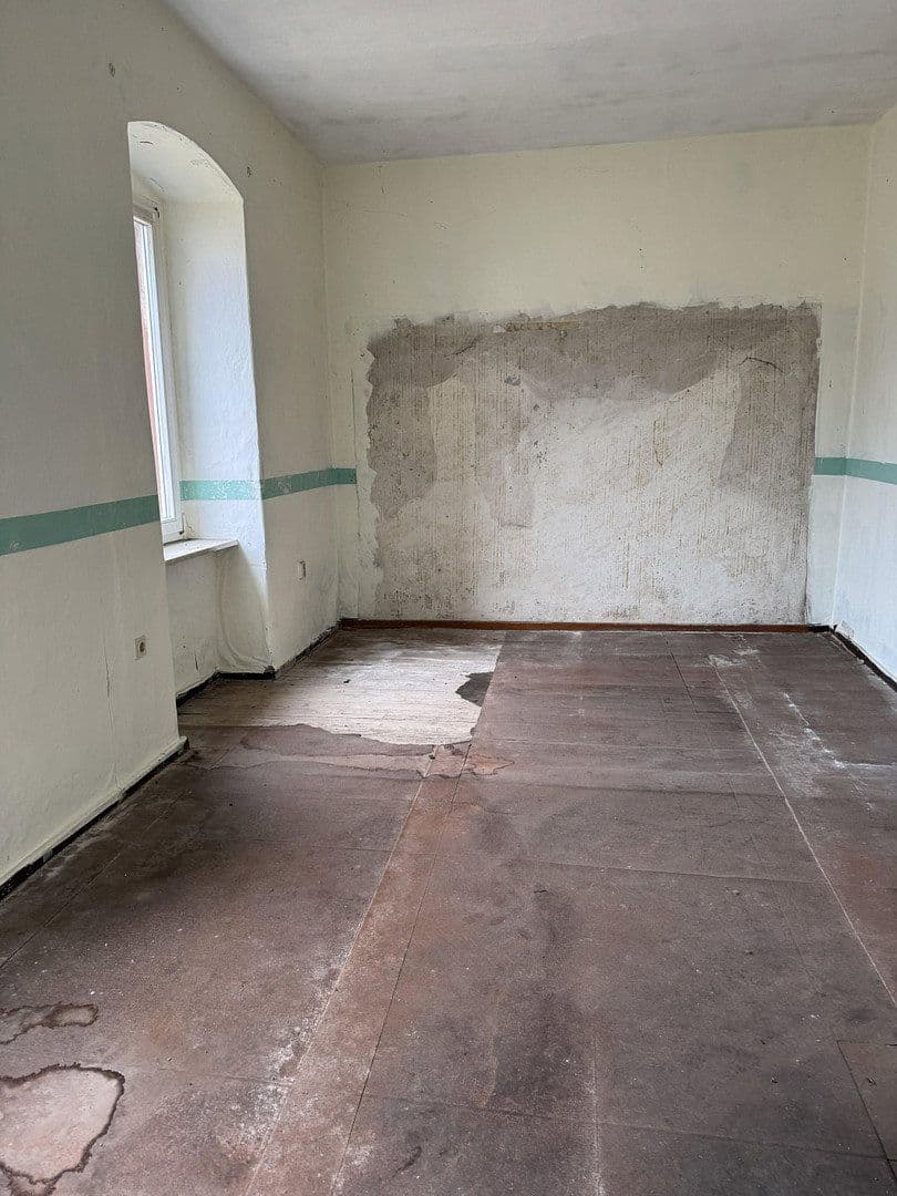 Prodej domu 320 m², pozemek 672 m², Ernst-Thälmann-Straße -13, Wettin-Löbejün, Sasko-Anhaltsko Prodej domu 320 m², pozemek 672 m², Ernst-Thälmann-Straße -13, Wettin-Löbejün, Sasko-Anhaltsko