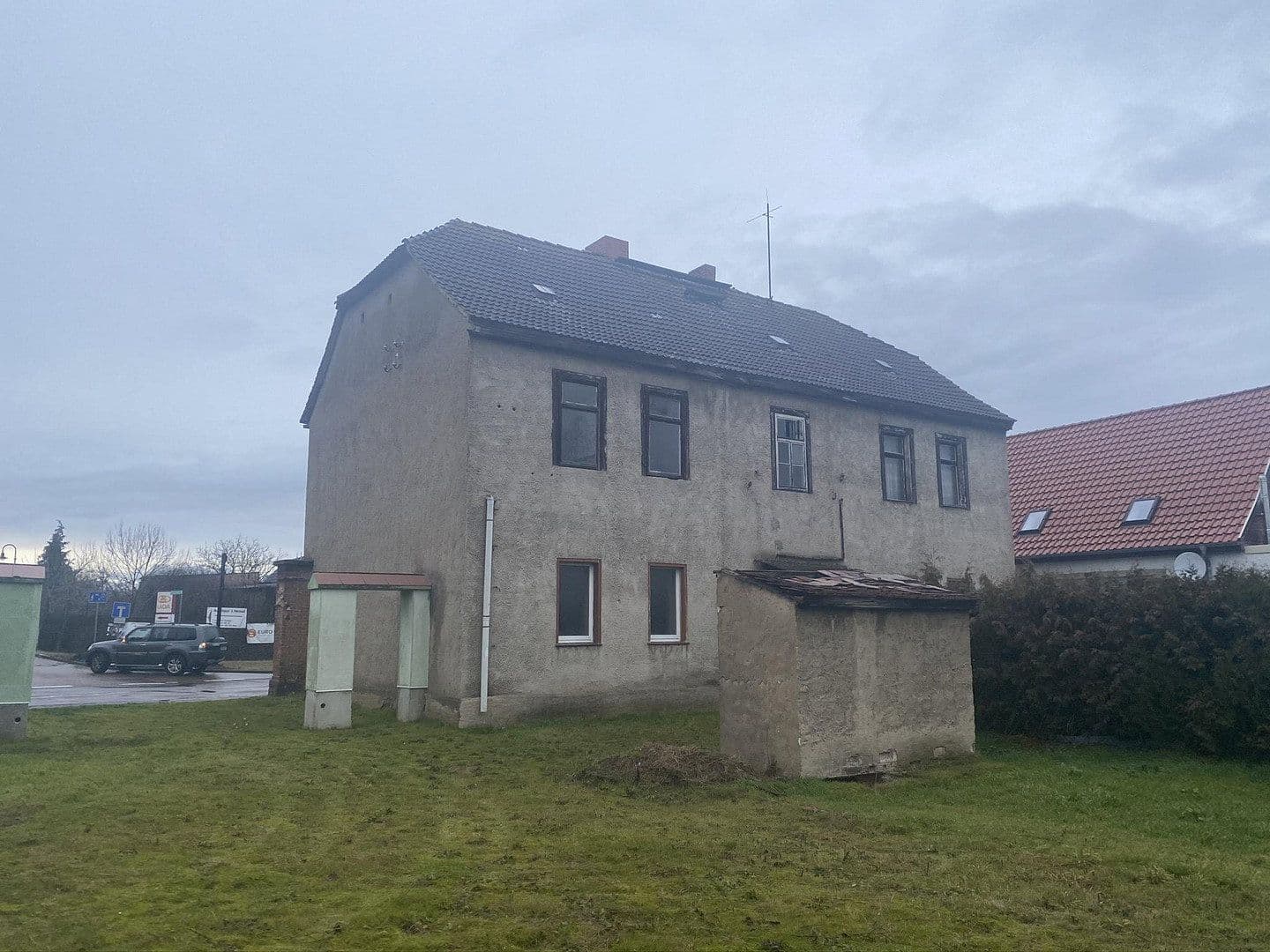 Prodej domu 320 m², pozemek 672 m², Ernst-Thälmann-Straße -13, Wettin-Löbejün, Sasko-Anhaltsko Prodej domu 320 m², pozemek 672 m², Ernst-Thälmann-Straße -13, Wettin-Löbejün, Sasko-Anhaltsko